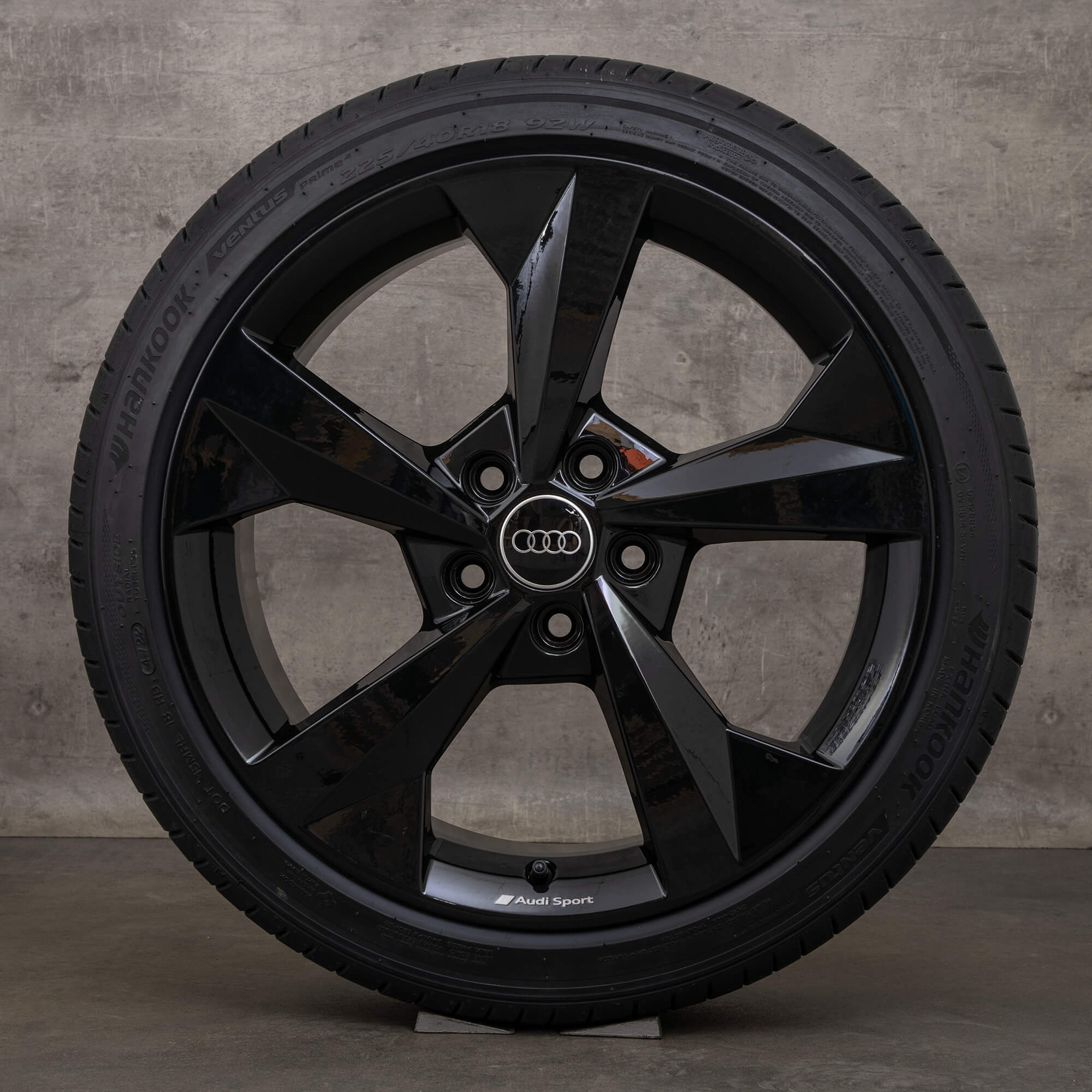 Audi A3 S3 8Y 18 Zoll Felgen Sommerreifen Sommerräder Alufelgen 8Y0601025J
