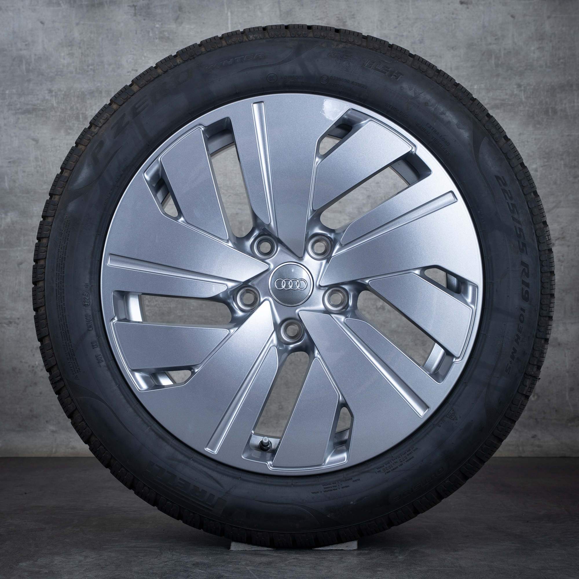 Jantes e pneus inverno originais Audi A6 e-tron de 19 polegadas jantes GH 85E601025 85E601025A antracite brilhante