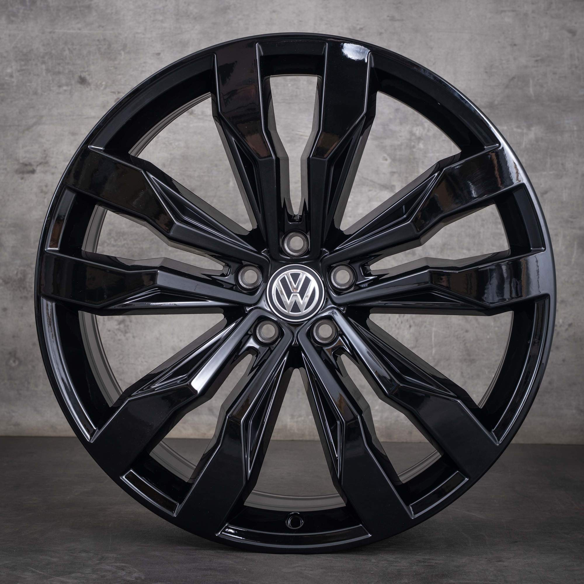 Aito VW Atlas Talagon Tavebdor Teramont vanteet 21 tuuman Suzuka musta kiiltävä
