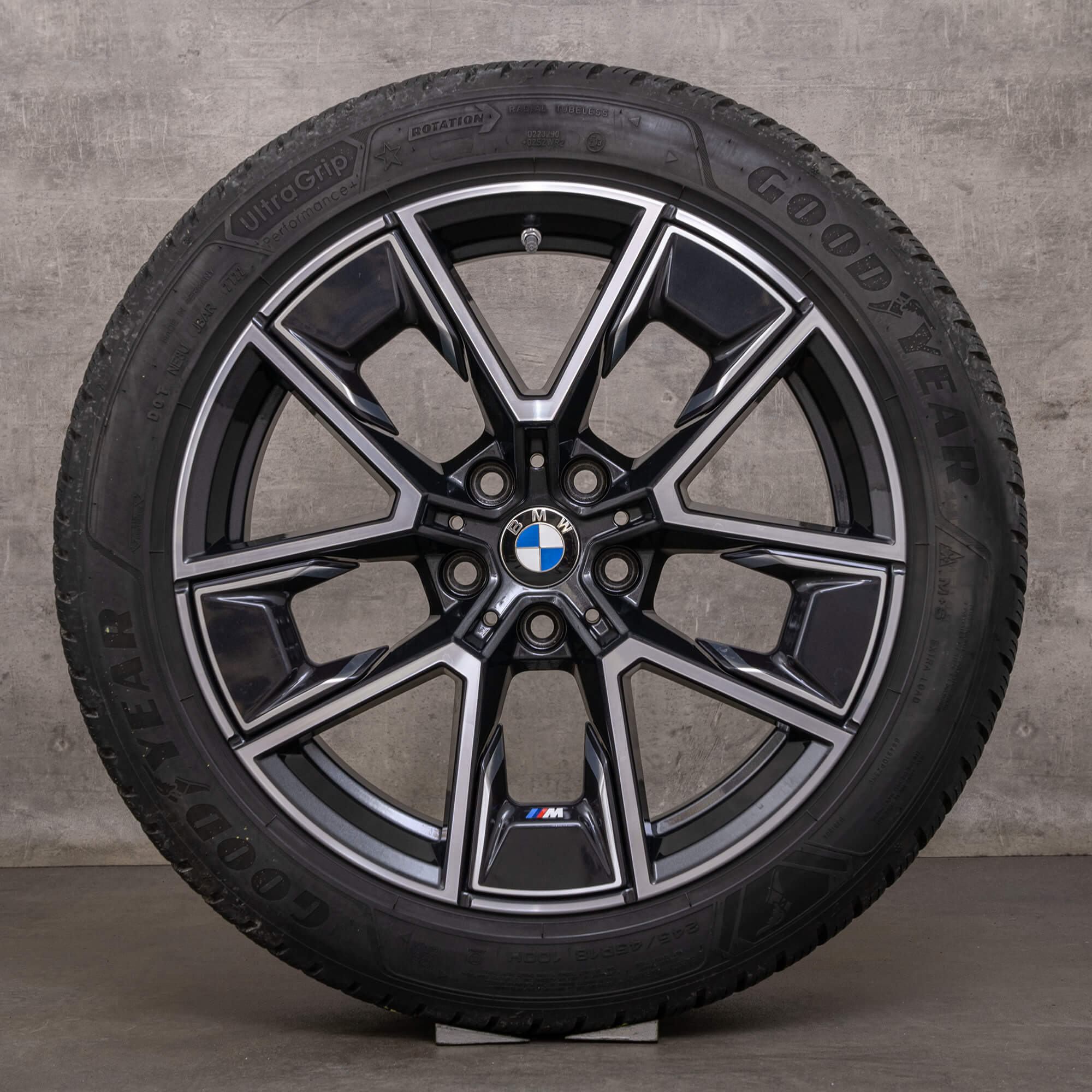 Original BMW 4-serie i4 vinterhjul 18-tommers G26 styling 858 M felger 8747286 svart blank snudd