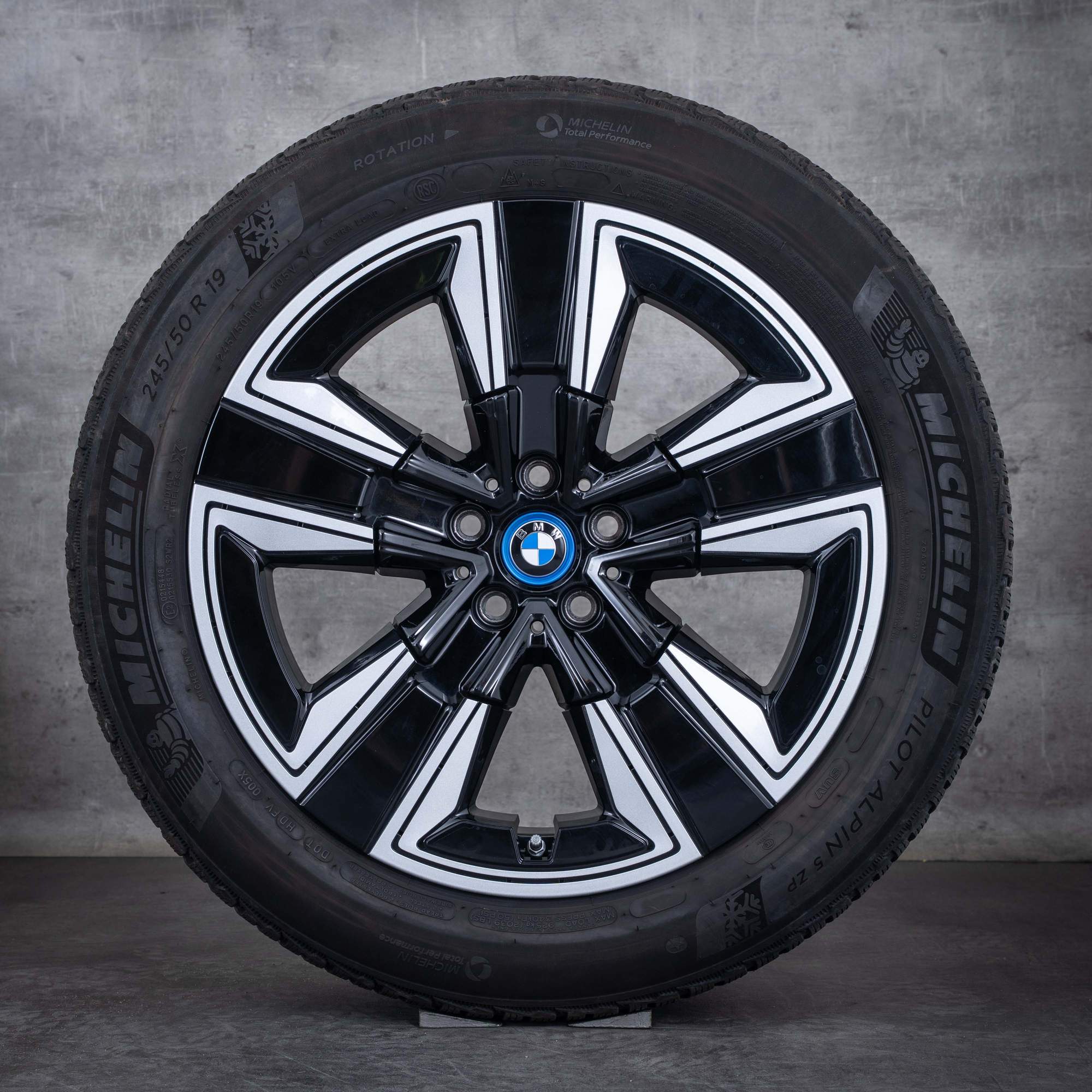 Oryginał BMW iX3 koła zimowe 19 cali G08 felgi stylizacja 842 6895627 czarny srebrny połysk