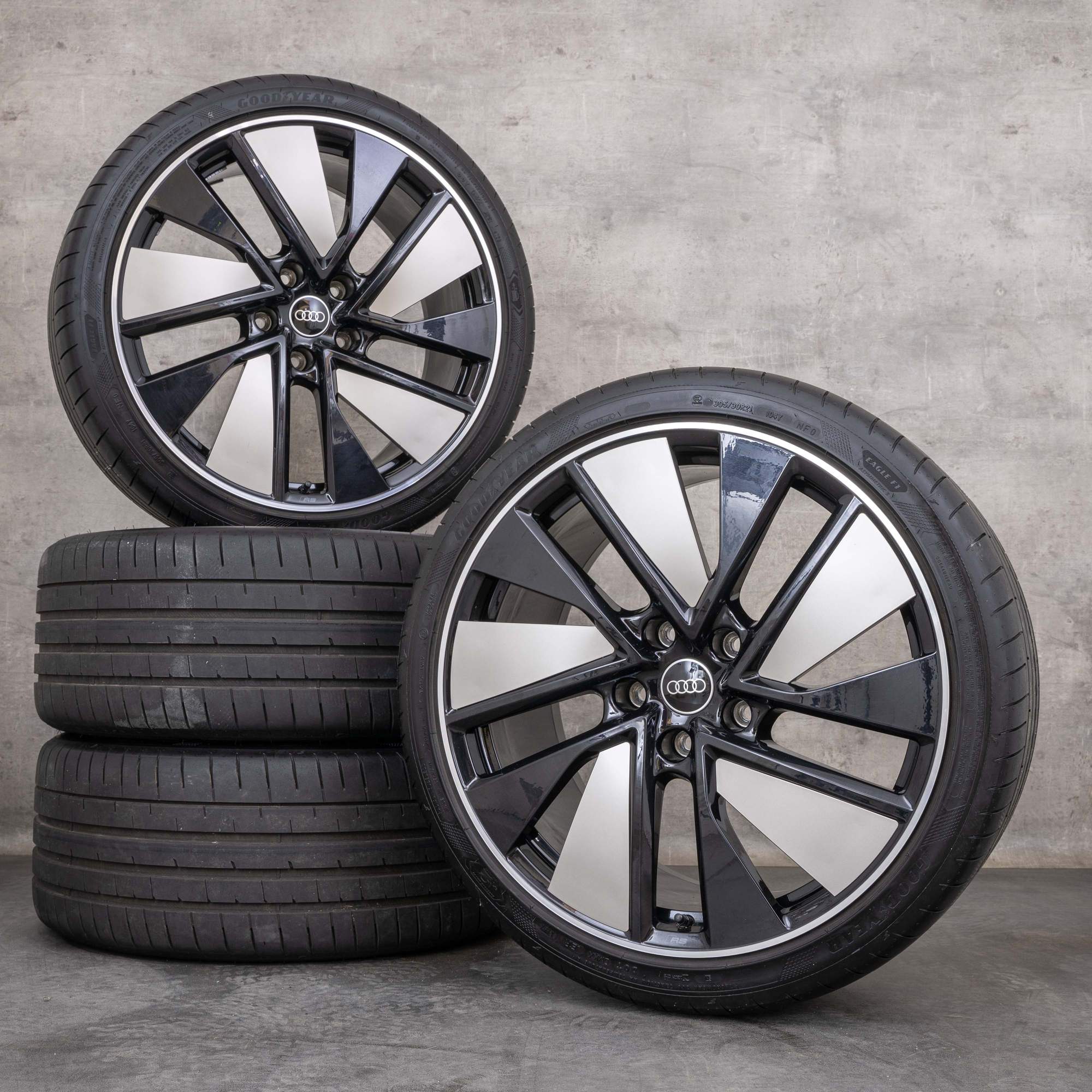Original Audi e-tron GT RS Winterräder 21 Zoll FW Felgen 4J3601025J 4J3601025K schwarz glanzgedreht  NEU