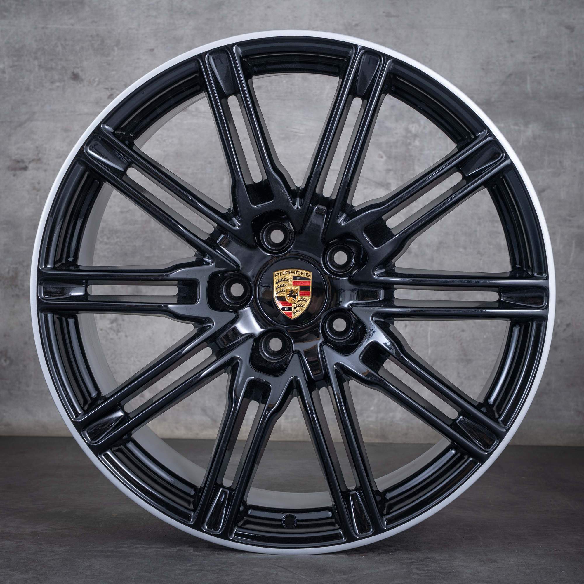 Alkuperäiset Porsche Cayenne 21 tuuman 958 E2 7P5601025L mustan hopean kiiltävät vanteet