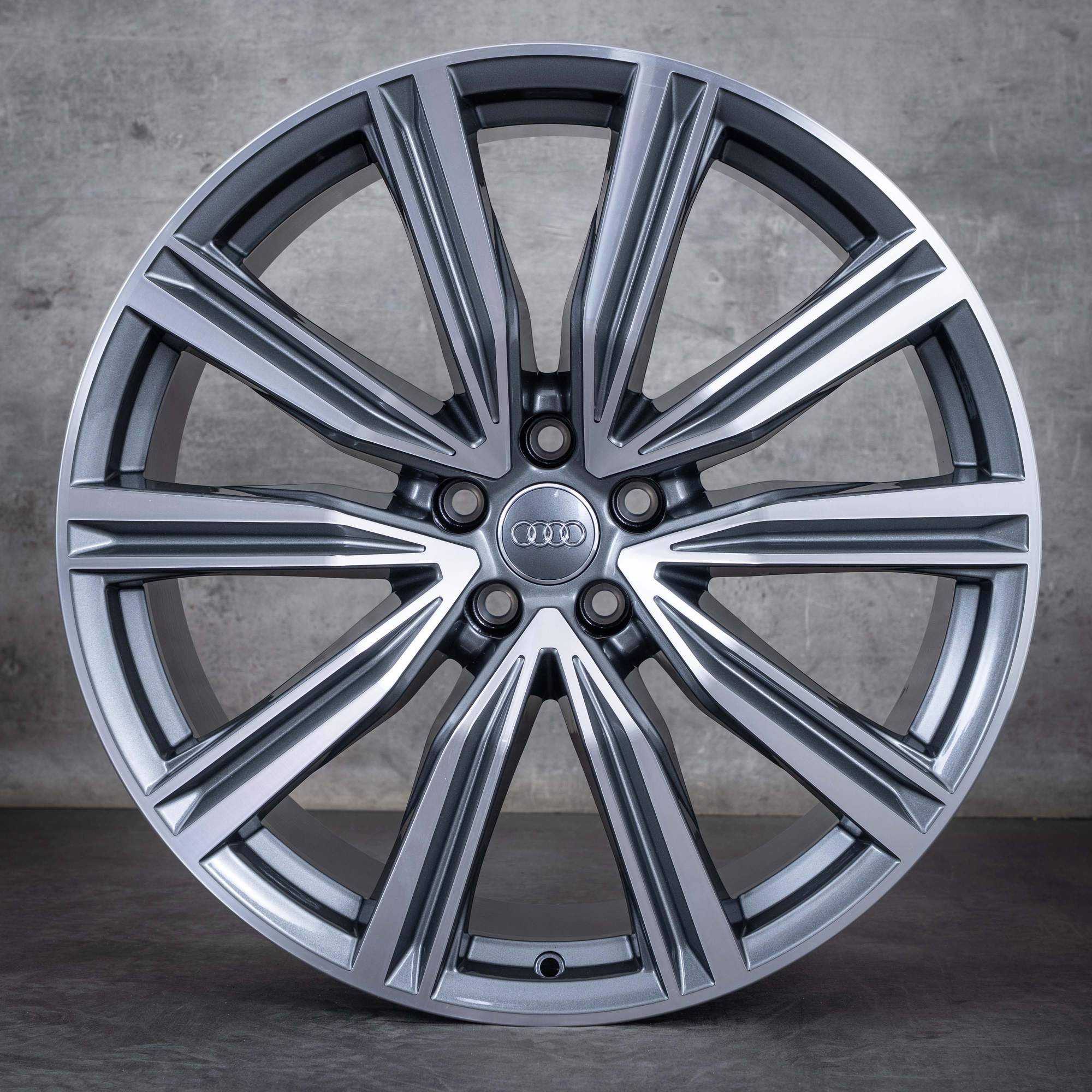 OEM Audi Q8 SQ8 winter wheels 21 inch 4M8 rims 4M8601025G titanium polisched NEW