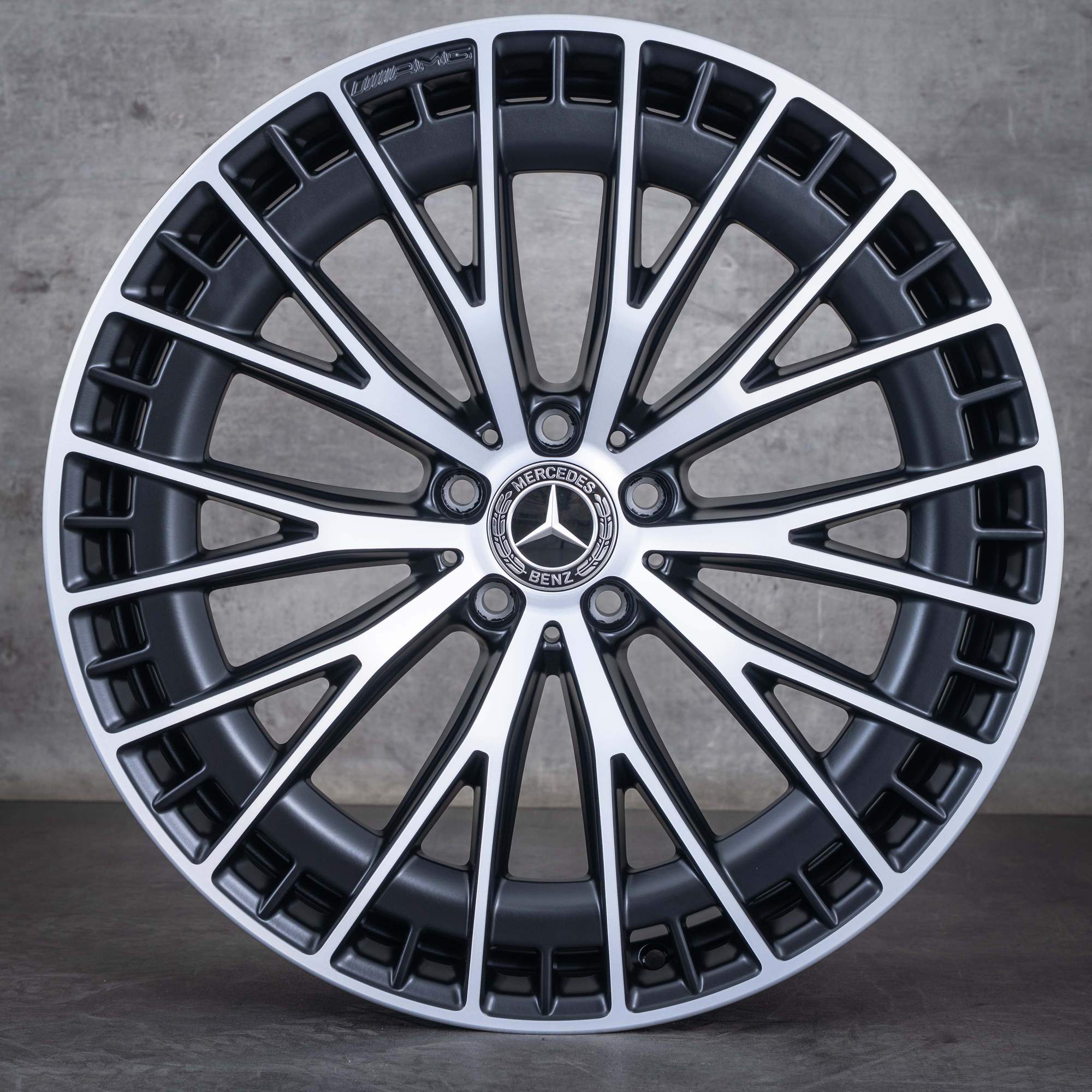 Originali Mercedes Benz EQE 43 53 AMG cerchi 21 pollici V295 4Matic A2954012900 A2954013000 nero opaco lucidato frontalmente NUOVO