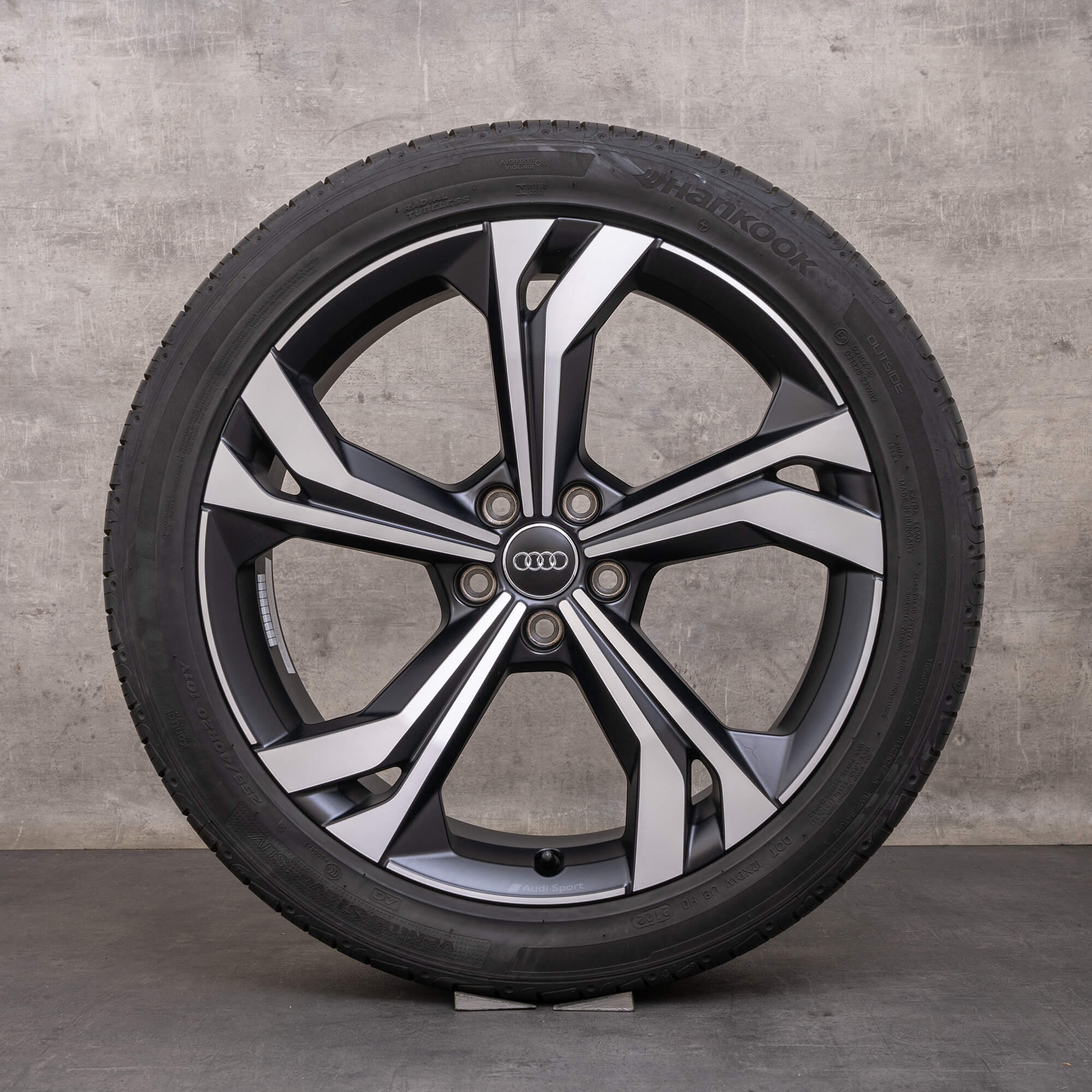 Originele Audi Q3 RS & Sportback velgen 20 inch F3 zomerwielen 83A601025AC zwart satijn afwerking