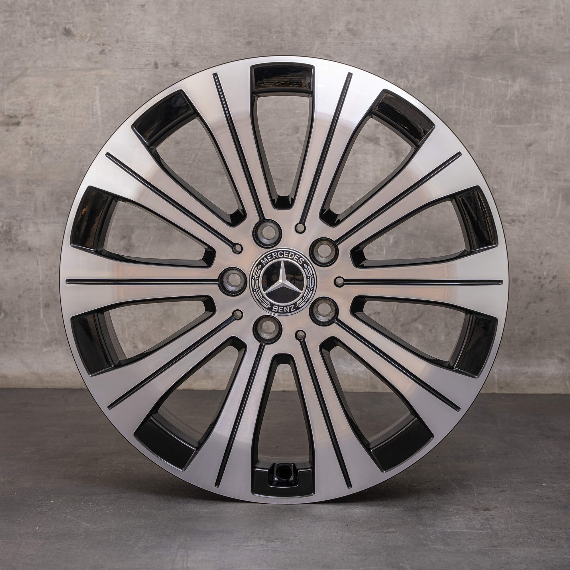 Oryginalne felgi Mercedes Benz EQA EQB 18 cali H243 X243 A2434010000 czarne polerowane