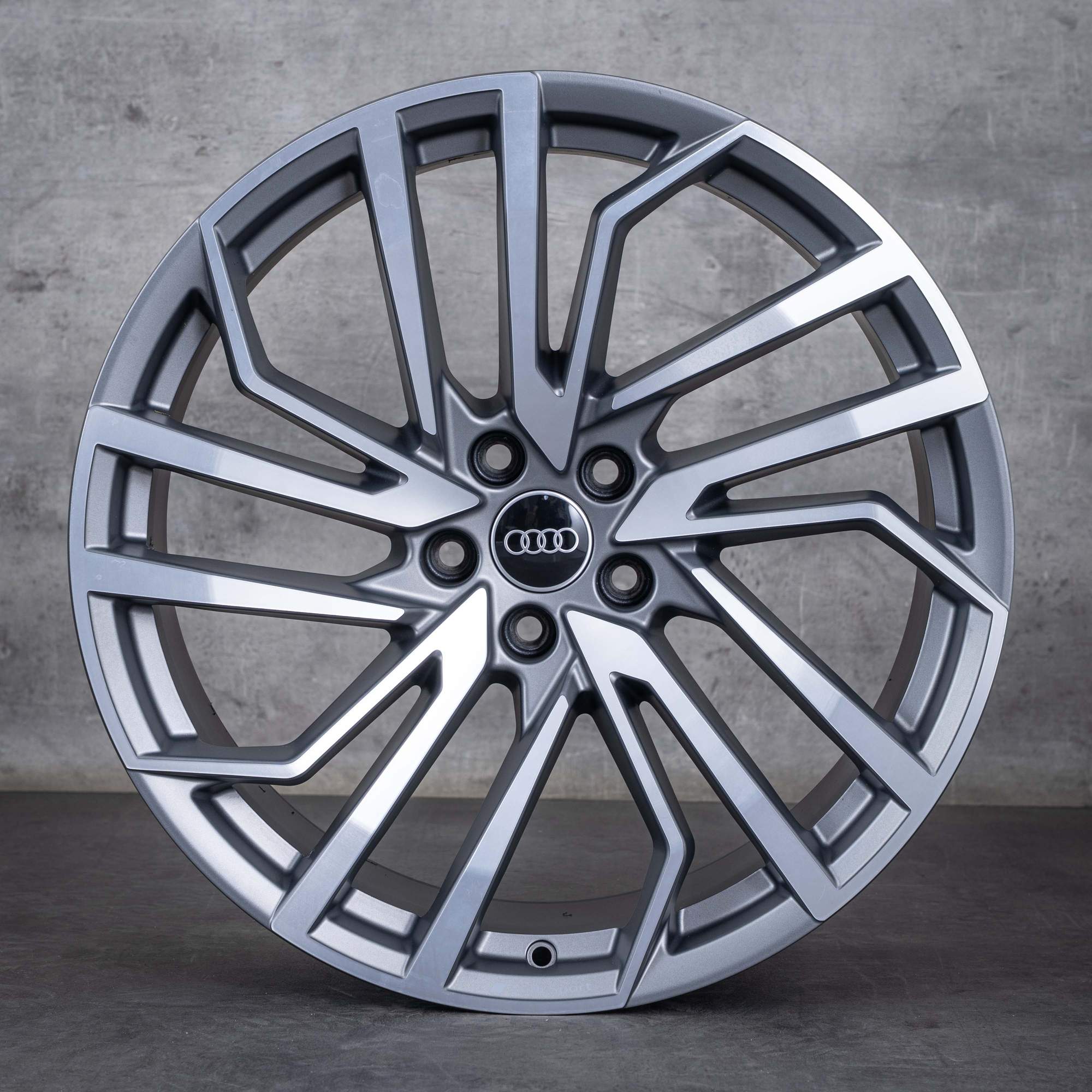 Originale Audi RS4 RS5 felger 20 tommer B9 8W F5 8W0601025FT titan matt frontpolert