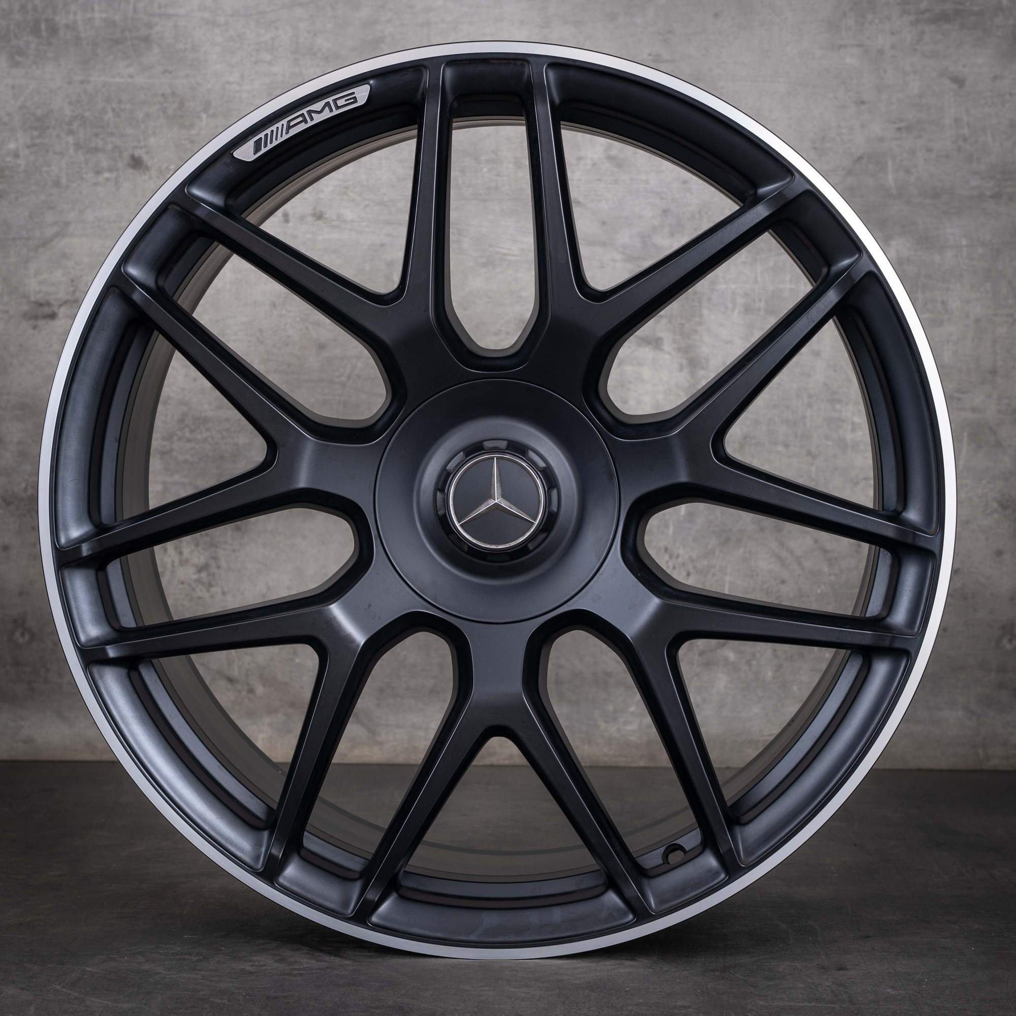 Oryginalne felgi Mercedes Benz Klasa G G63 AMG 22 cale W465 W463A koła letnie A4634012000 czarne matowe Polerowane