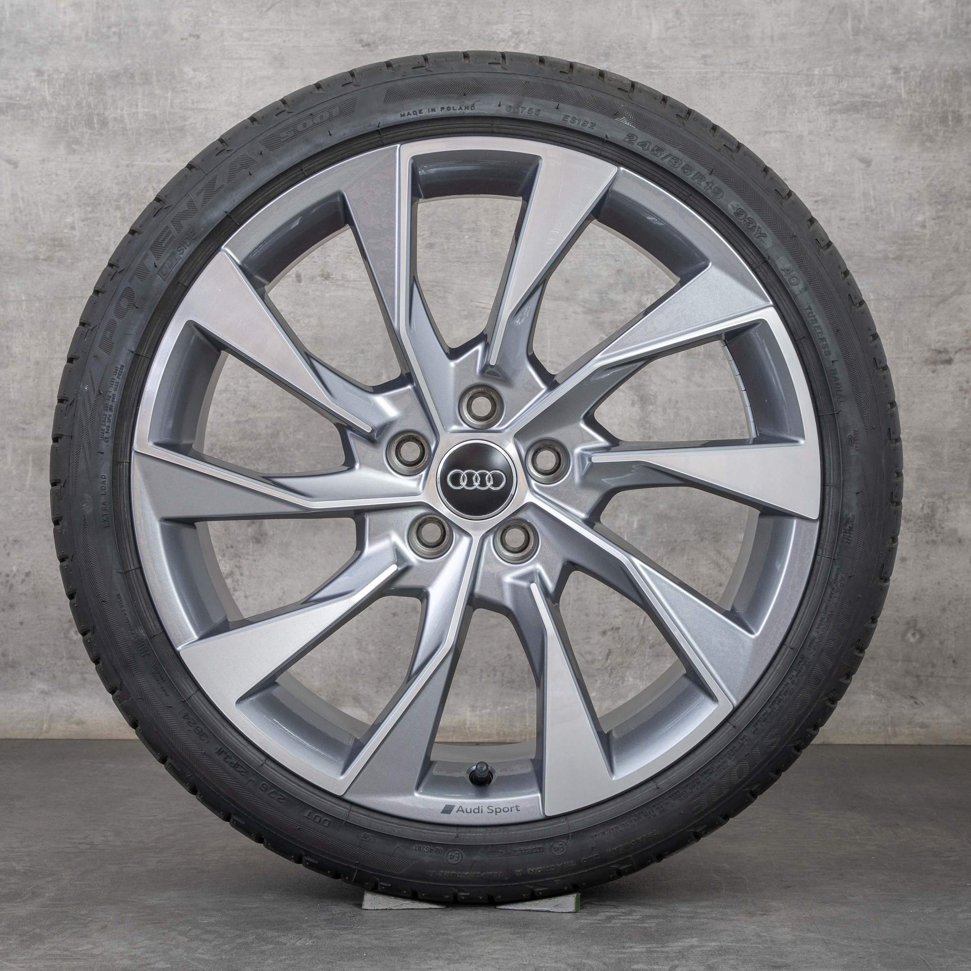 Alkuperäiset Audi A4 S4 talvirenkaat 19 tuuman B9 8W vanteet 8W0601025EL Turbine design antrasiitti kiillotettu