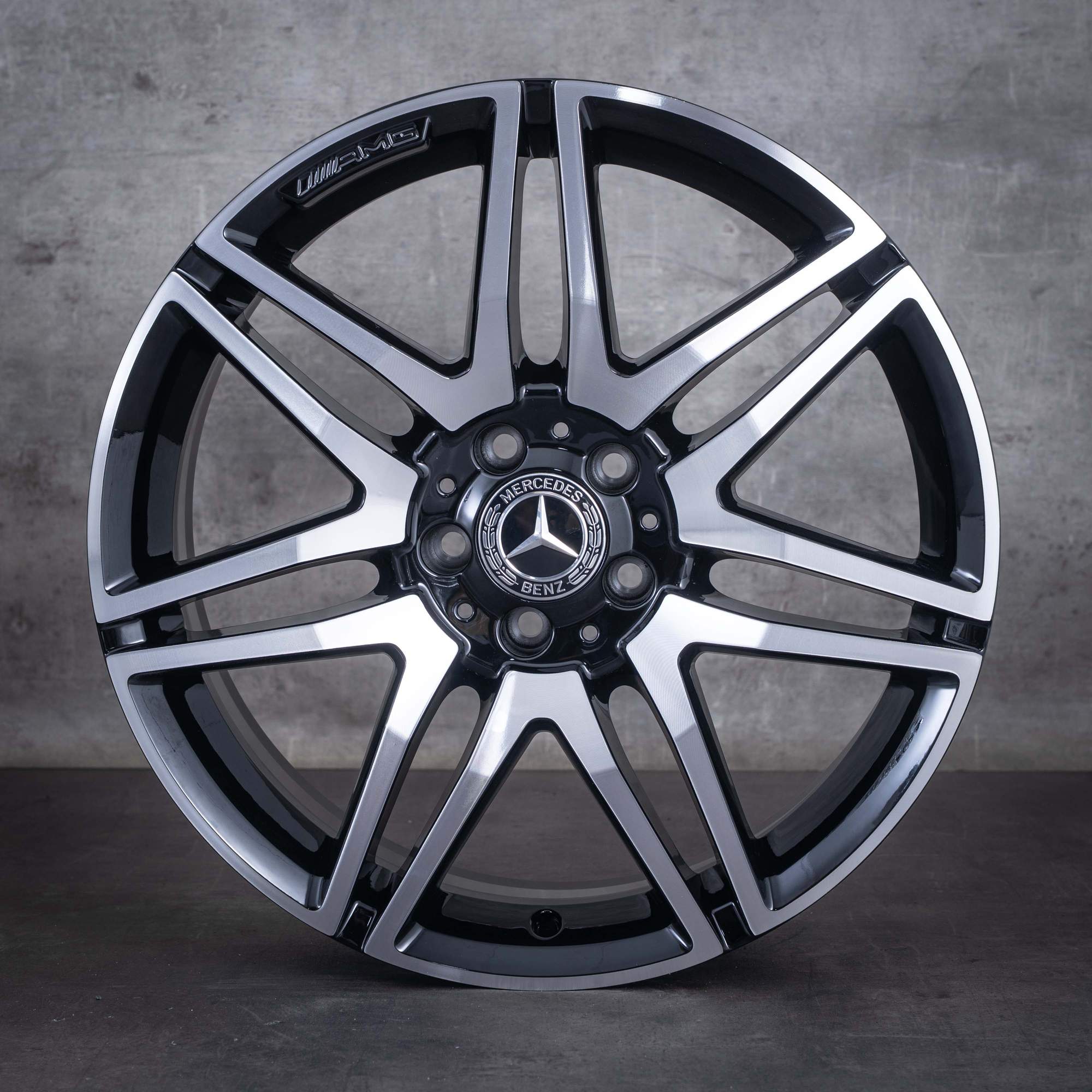 Original Mercedes Benz E-Klasse AMG Winterräder 19 Zoll C207 A207 Felgen A2124014702 schwarz front glanzgedreht NEU