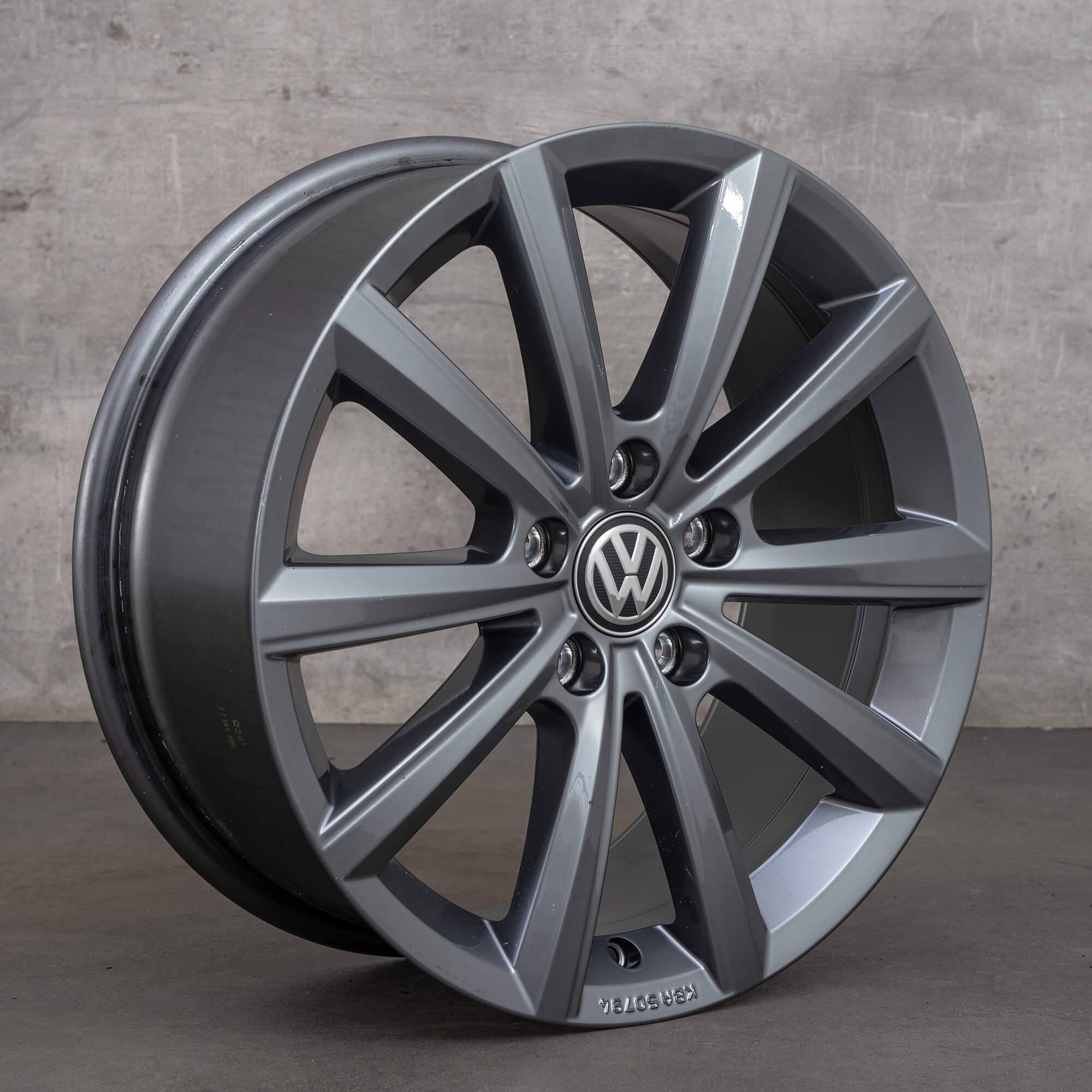 Alkuperäiset VW T-Roc A1-vanteet Merano 17 tuumaa 2G4601025M kiiltävä harmaa UUSI