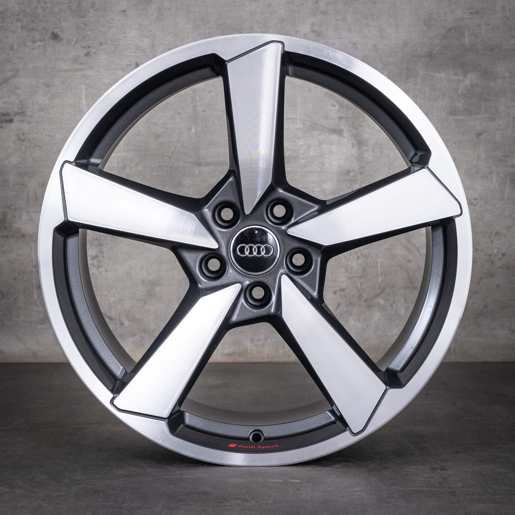 Oryginalne felgi Audi A5 S5 19 cali F5 8W B9 8W0601025FS tytanowe Polerowane