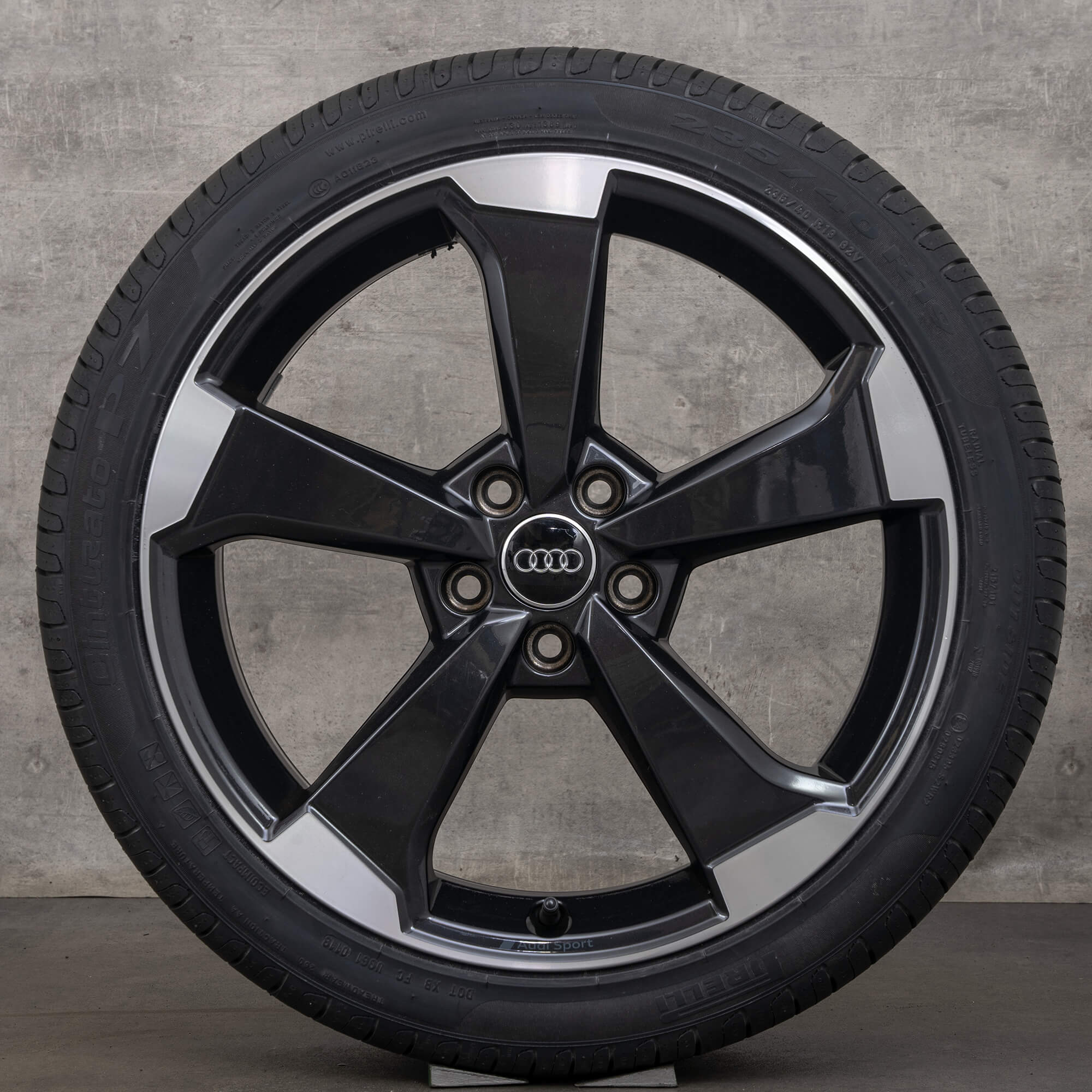 Letní pneumatiky Audi Q2 SQ2 letni alu kola 19 palcové ráfky Rotor II S line