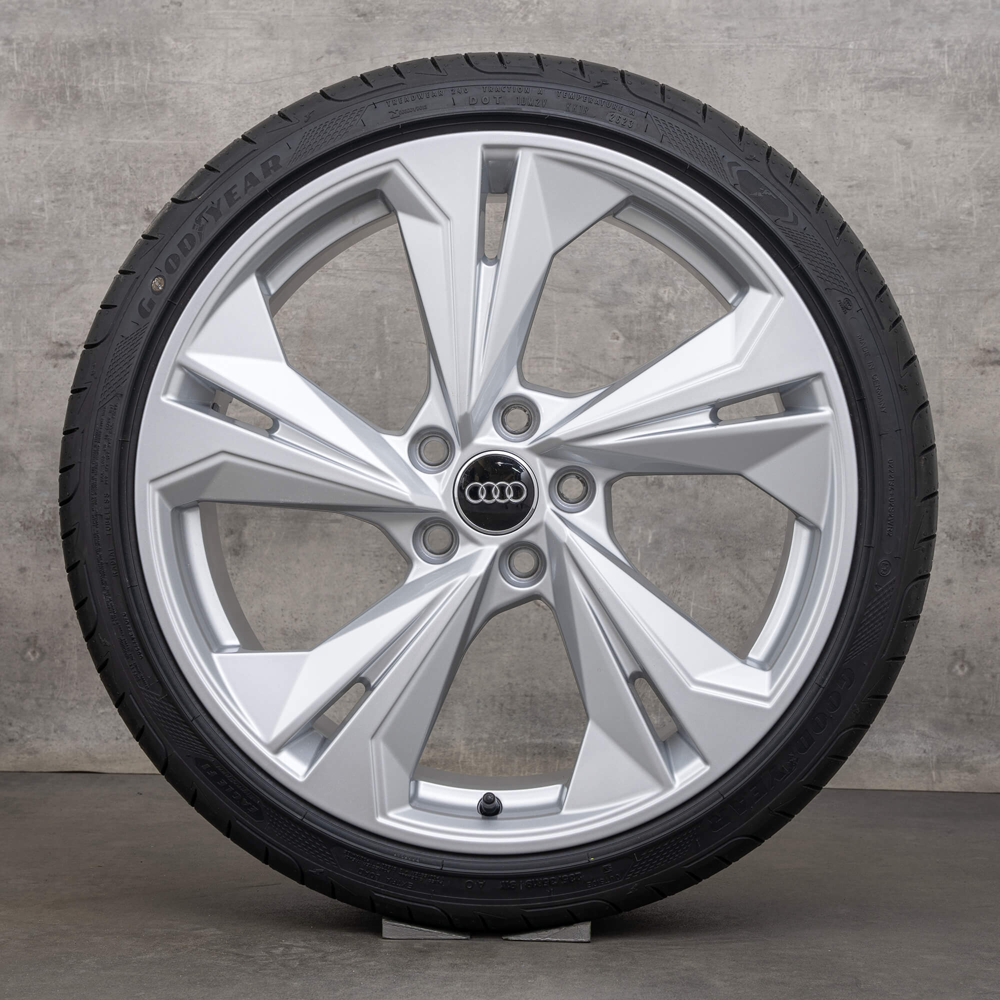 Audi A3 S3 8Y summer wheels 19 inch rims tires 8Y0601025K