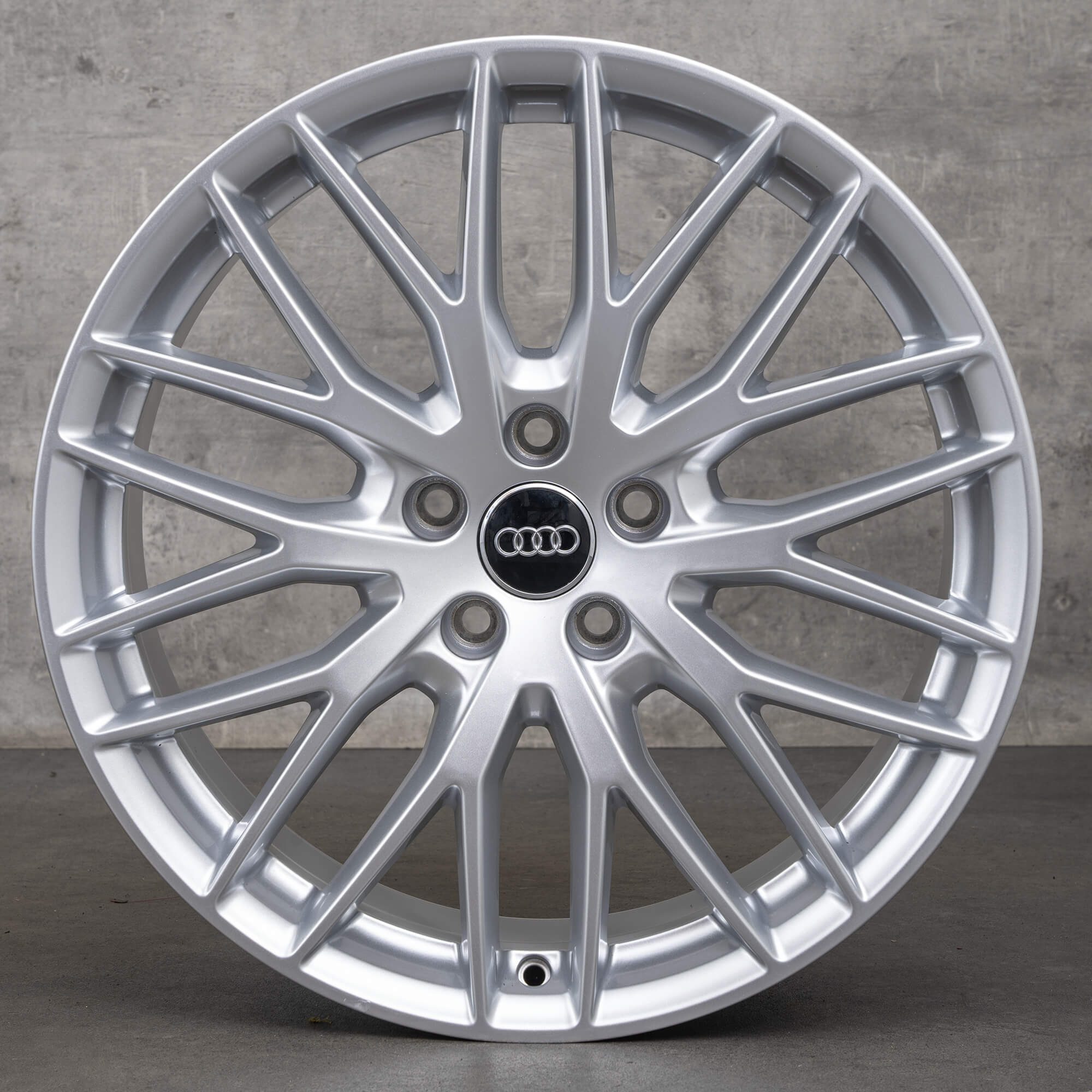 Audi Q2 SQ2 GA jantes 19 pouces 81A601025AB argent design à rayons en Y