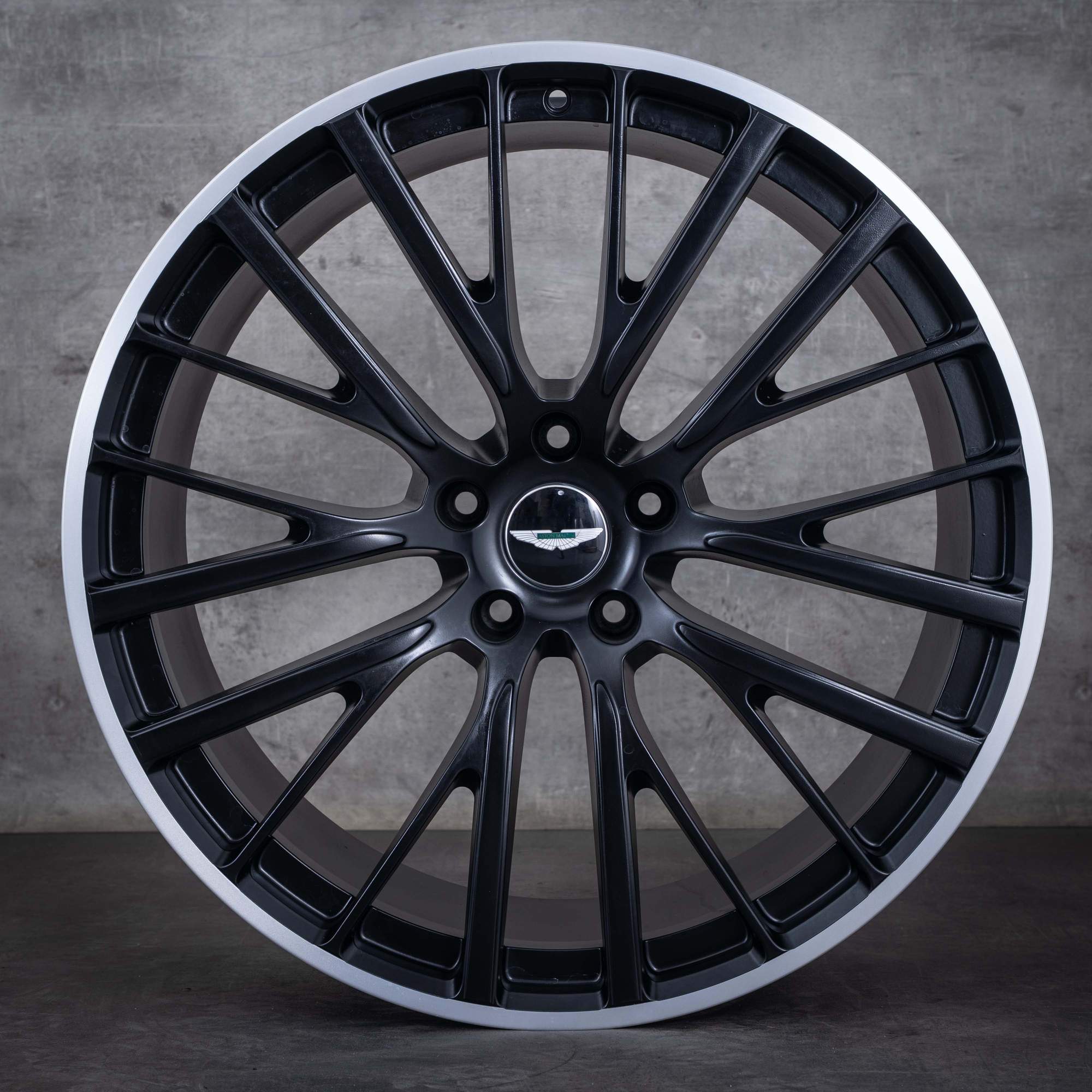 Jantes d'origine Aston Martin DBX LF1 23 pouces PY83-1007 PY83-9965G