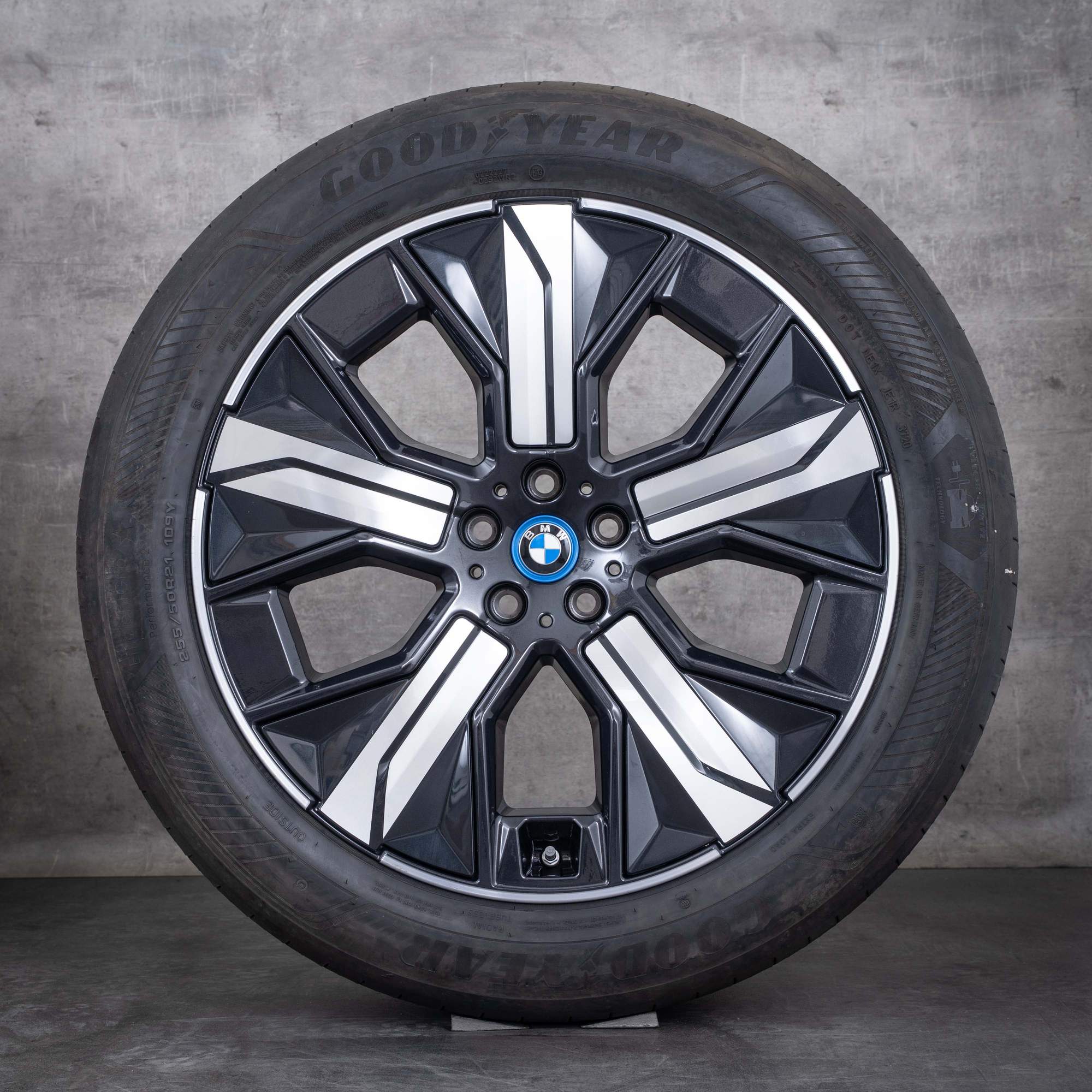 Oryginalne felgi BMW iX 21 cali i20 letnie koła stylizacja 1012 aerodynamika 5A41F90 midknightgrey polerowane toczone