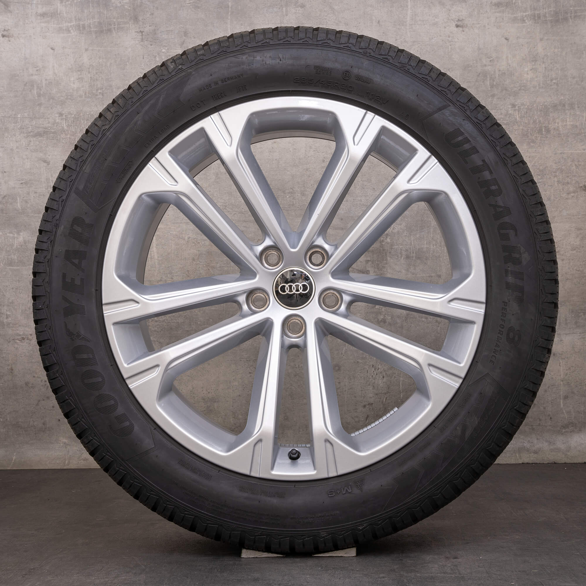 Oryginalne koła zimowe Audi Q7 SQ7 facelift 20 cali 4M felgi 4M0601025DT srebrne