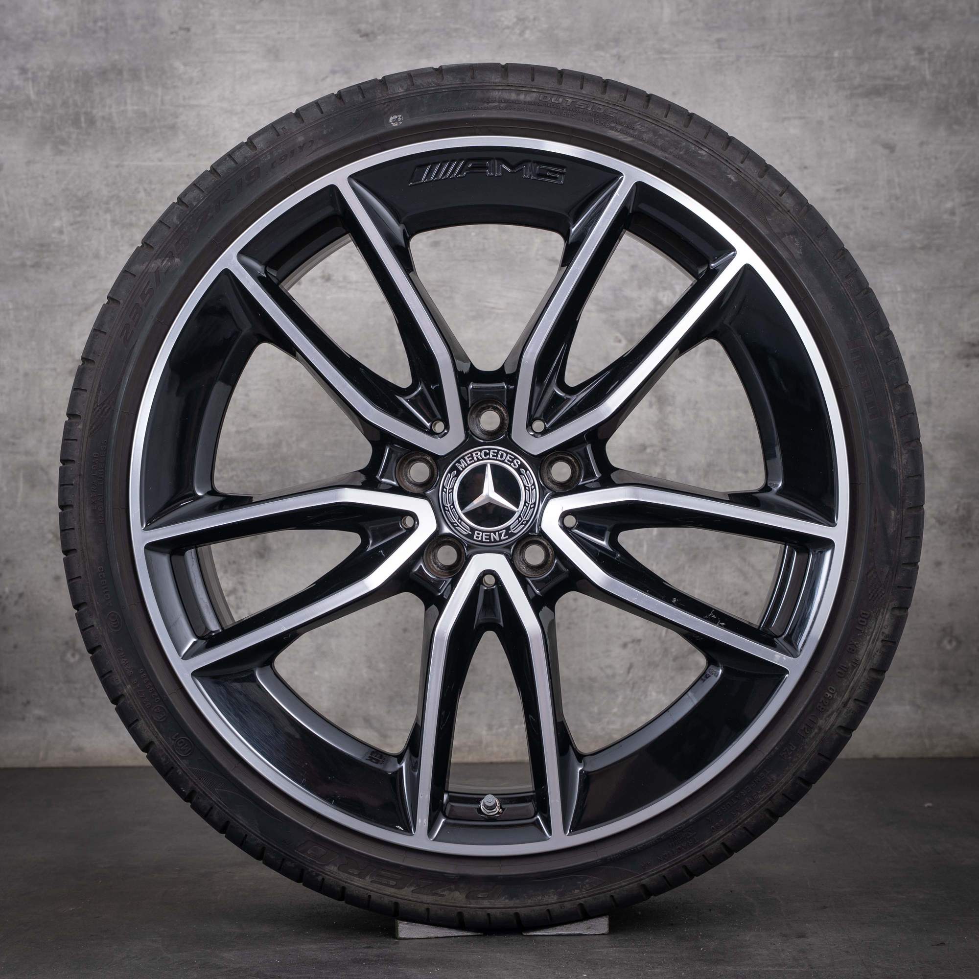 Originální disky Mercedes-Benz Třídy A A 35 AMG 19 palců W177 V177 letní kola A1774012000 černé s diamond cut