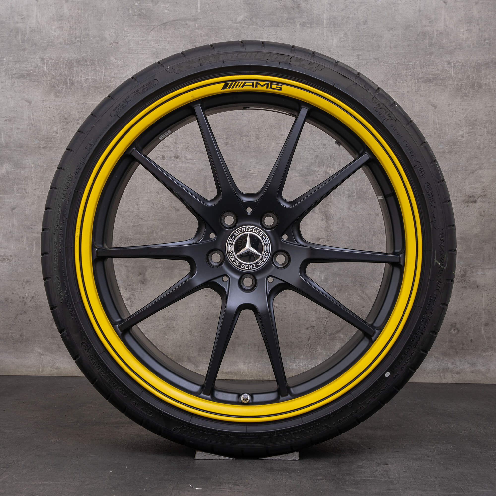 Original Mercedes Benz C-Klass C63 & S AMG fälgar 19 20 tum C205 A205 sommarhjul A2054017400 A2054017500 svart matt kant gul