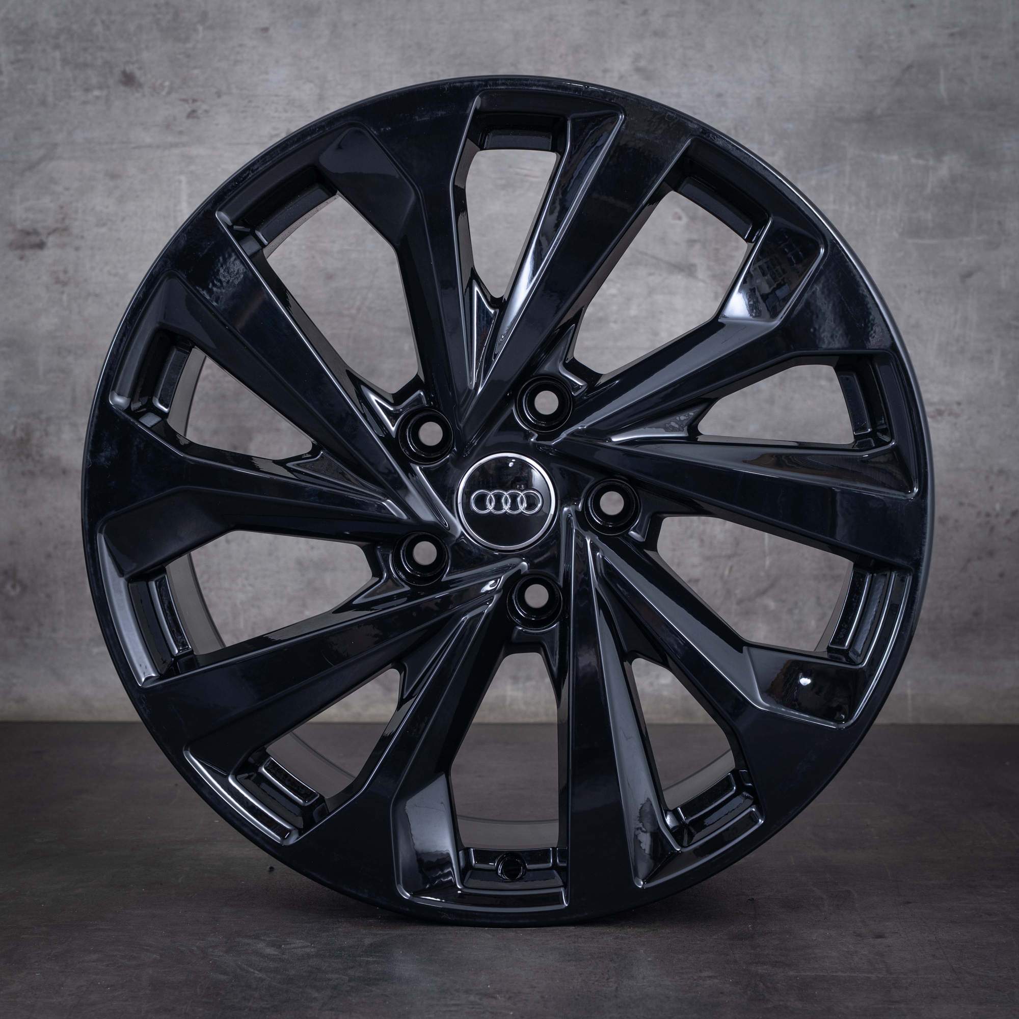 Jantes originais Audi Q6 SQ6 e-tron de 19 polegadas GF 85H601025D 85H601025E Dynamik preto brilhante - jante 2 de 4