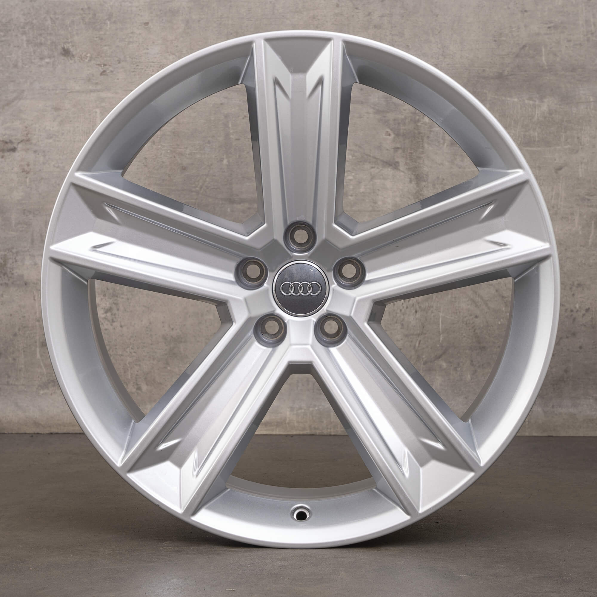 Originale Audi Q8 SQ8 4M 20 Zoll Felgen 4M8601025C Alufelgen silber