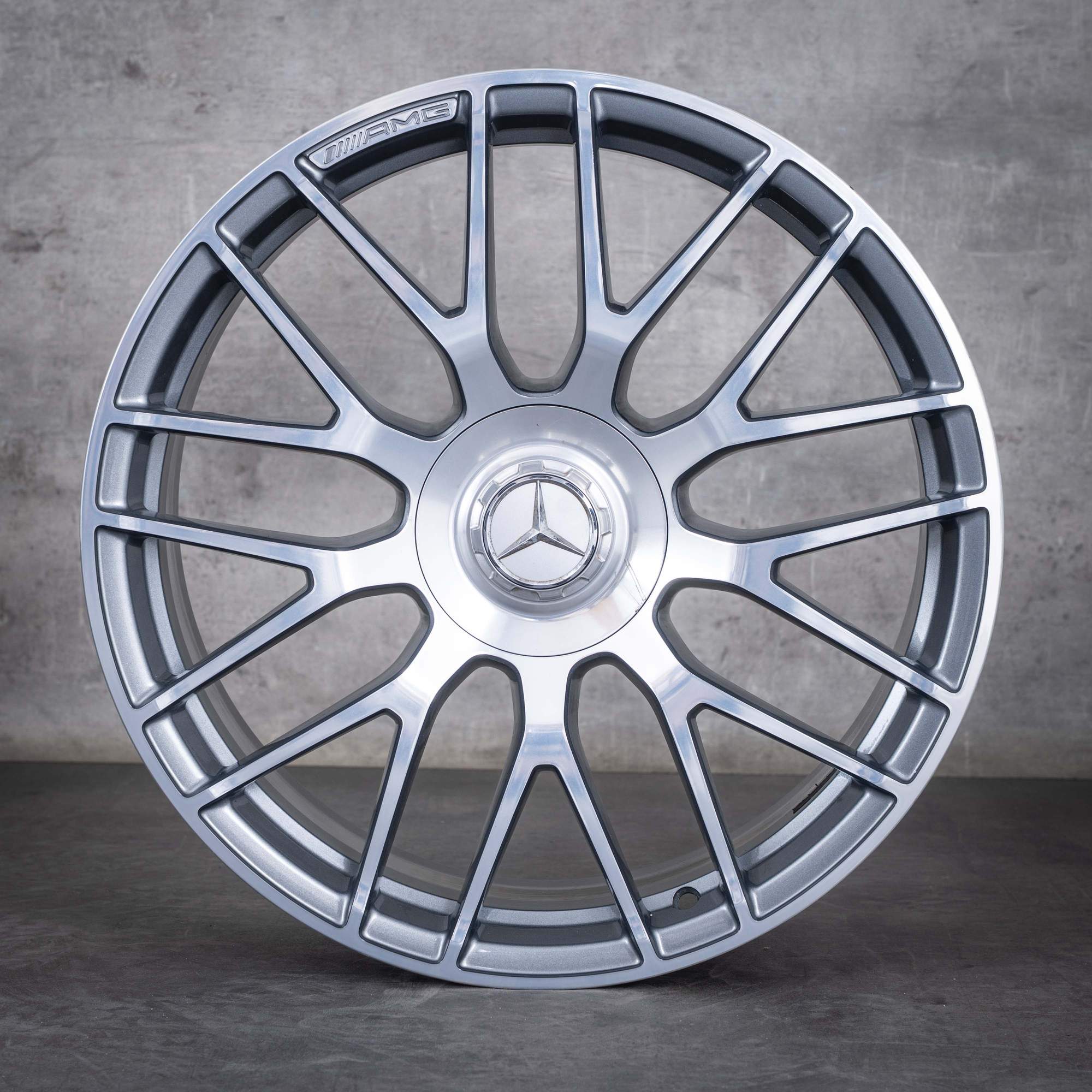 Alkuperäiset Mercedes Benz C-sarjan C63 & S AMG vanteet 19 tuuman W205 S205 A2054011700 A2054011800 himalajanharmaa Kiillotettu