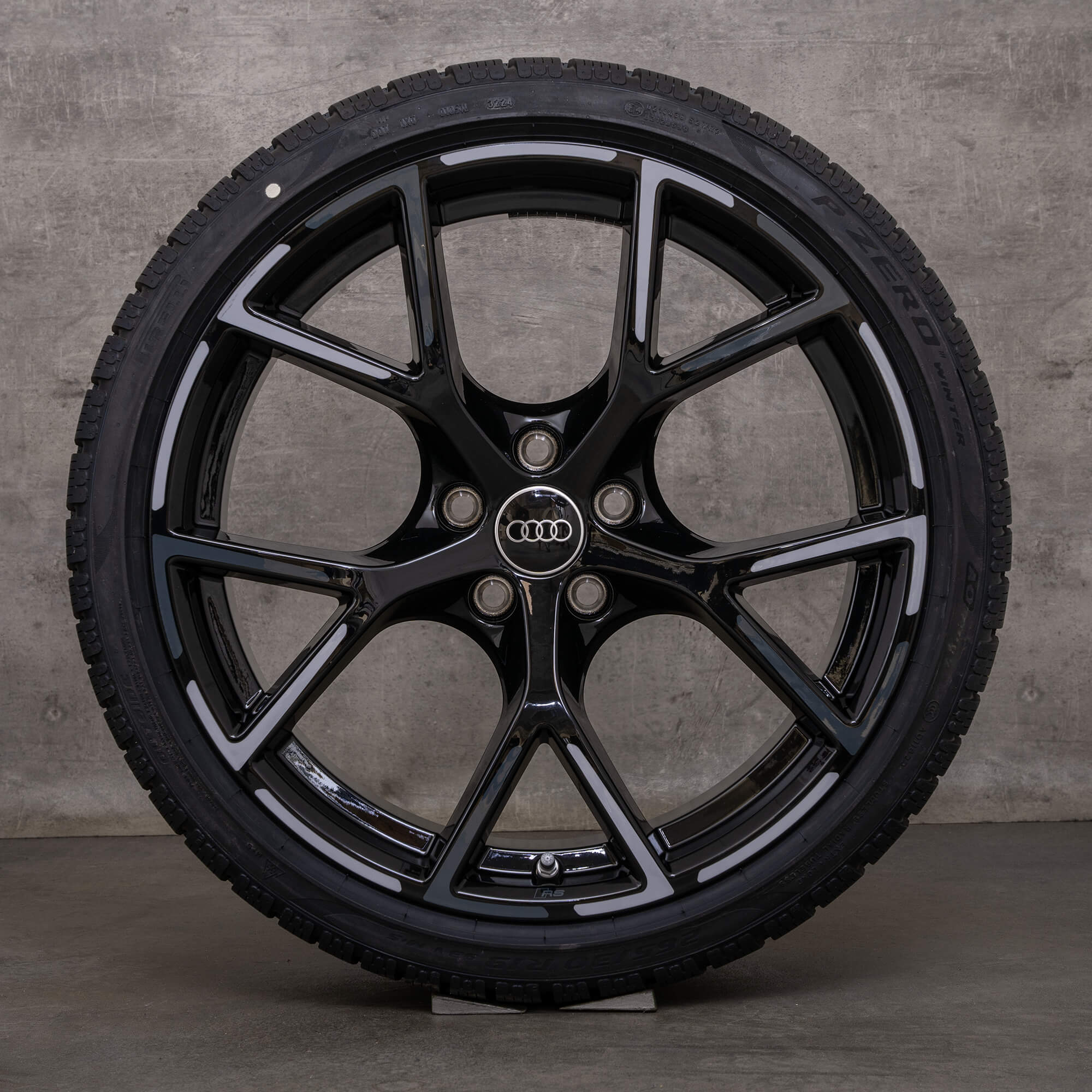 Originální zimni alu kola Audi RS3 19" 8Y disky 8Y0601025BP 8Y0601025BQ černé NOVÉ