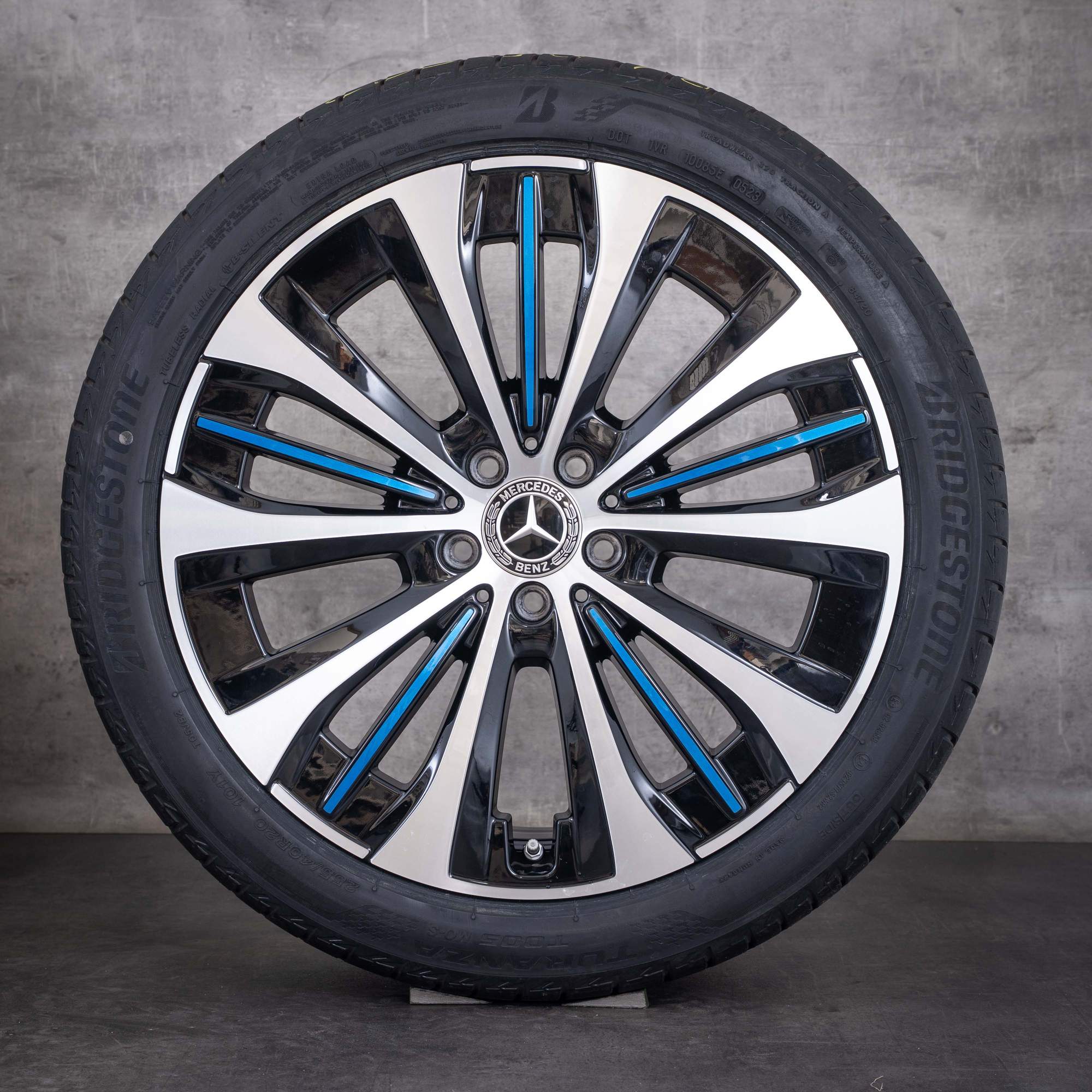 OEM Mercedes-Benz EQE 20inch V295 Saloon summer wheels A2954011800 Black Blue Front diamond cut - wheel 3 of 4