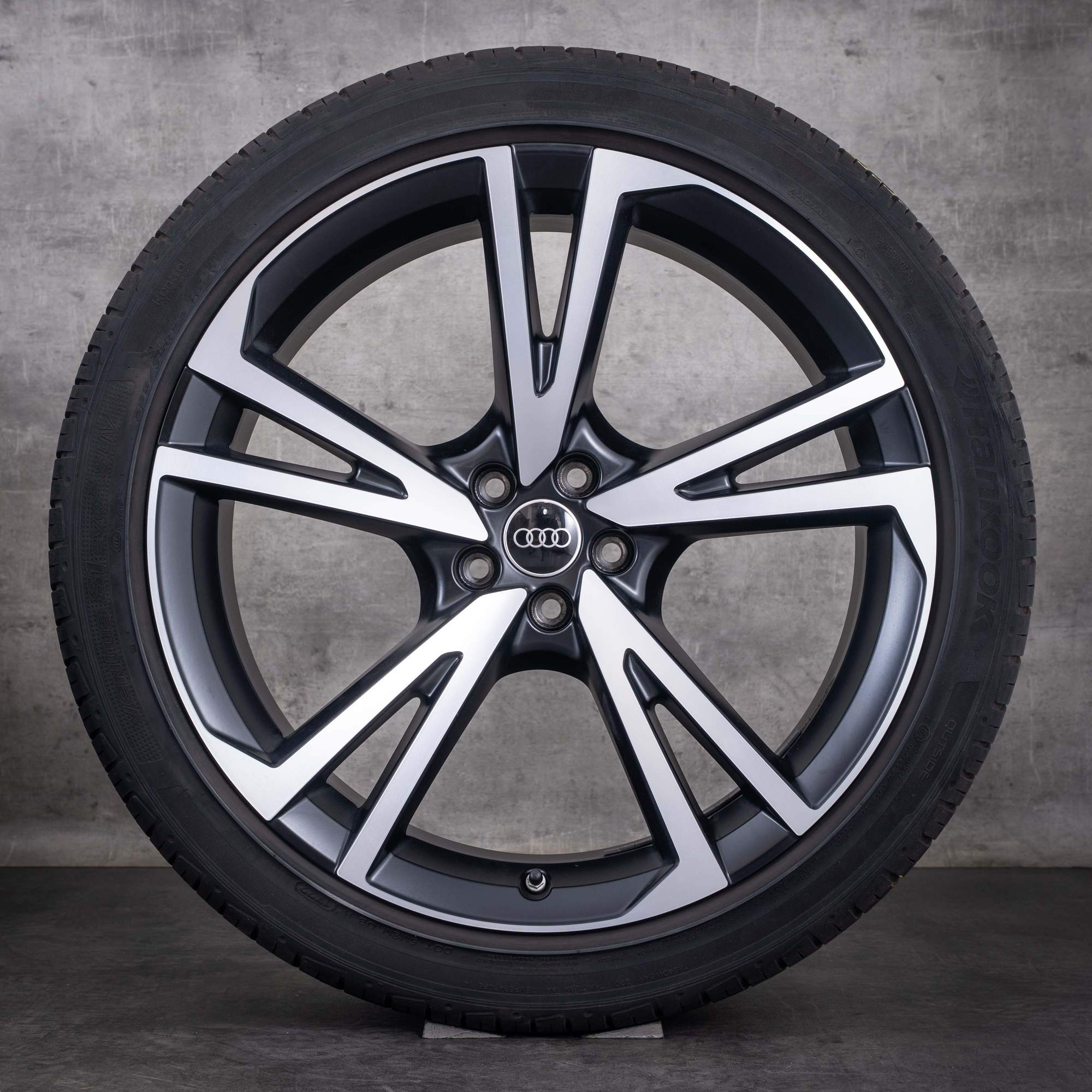 OEM Audi Q7 SQ7 22inch 4M summer wheels Falx Design 4M0601025BT aluminum rims matte black diamond cut finish