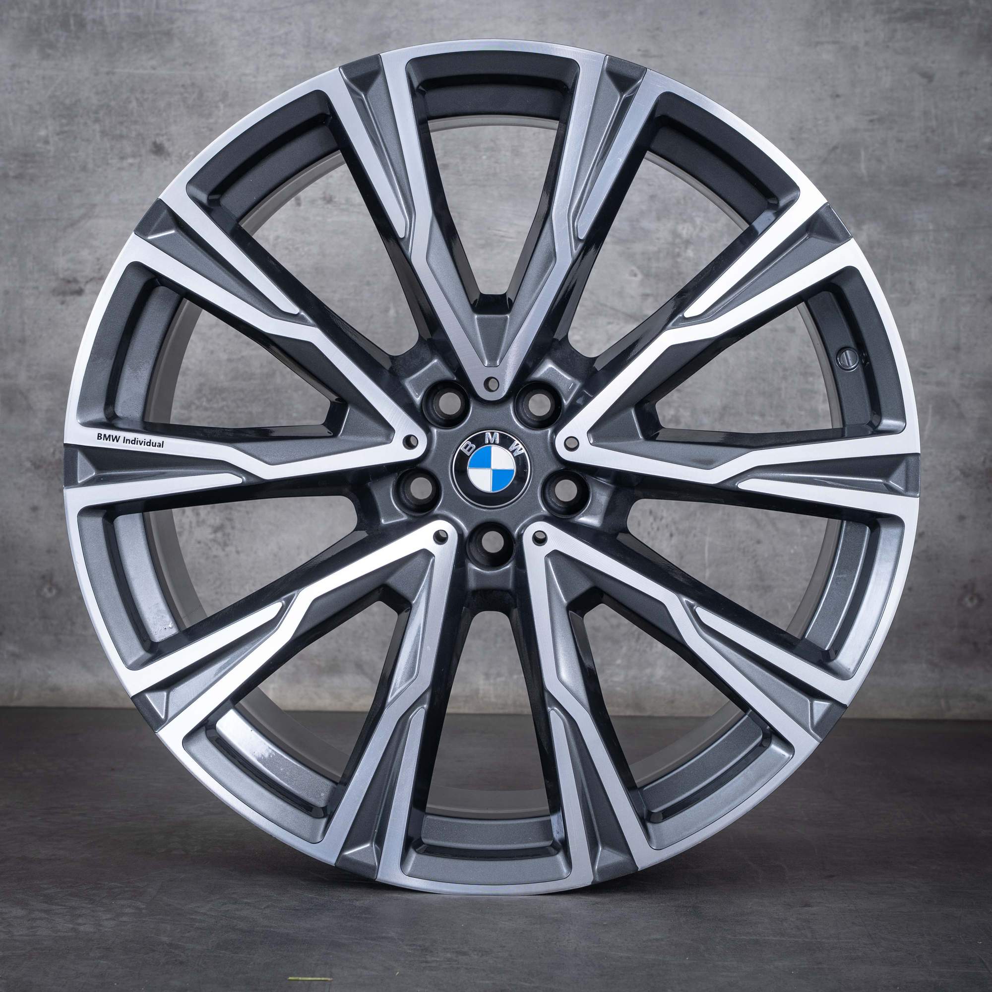 Oryginał BMW X7 felgi 22 cale G07 stylistyka 758 8074222 8090109 orbit szary polerowane toczone