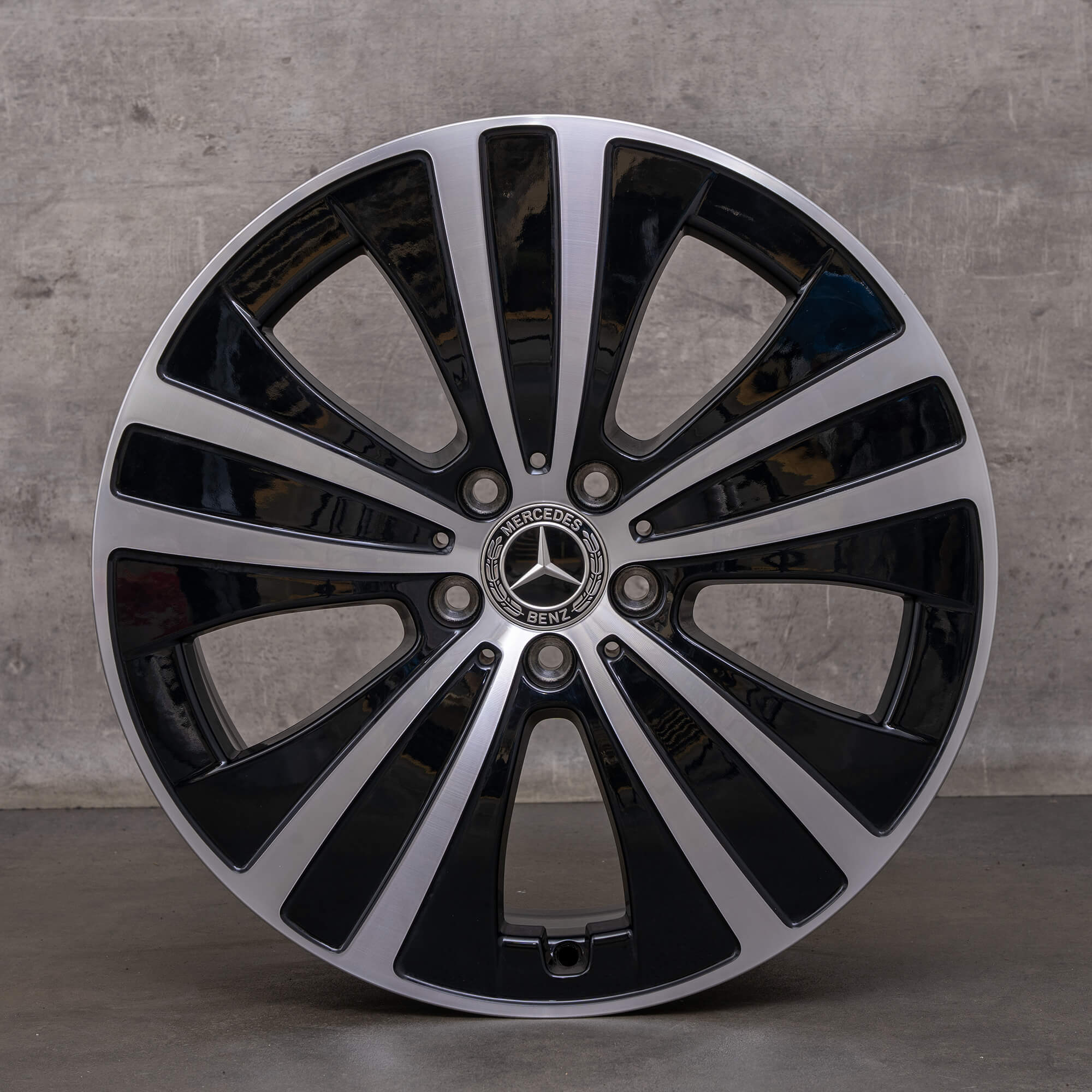 Orijinal Mercedes Benz EQE jantlar 19 inç V295 A2954011200 siyah yüksek parlaklıkta tornalanmış