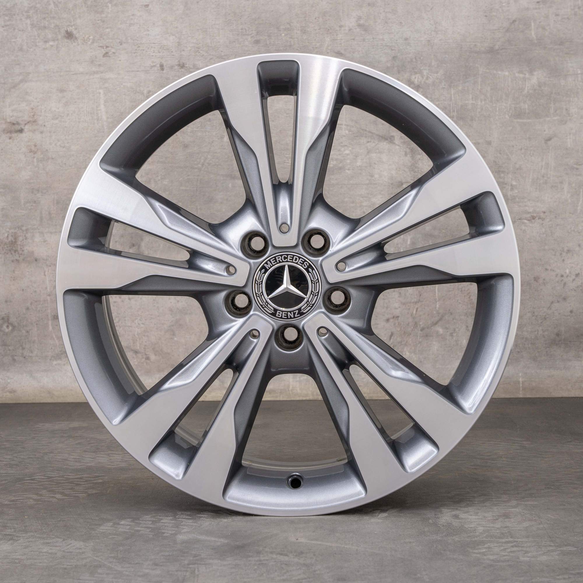 Alkuperäiset Mercedes Benz C-sarjan vanteet 18 tuuman W205 S205 C205 A205 A2054012802 himalaya harmaa kiillotettu sorvattu