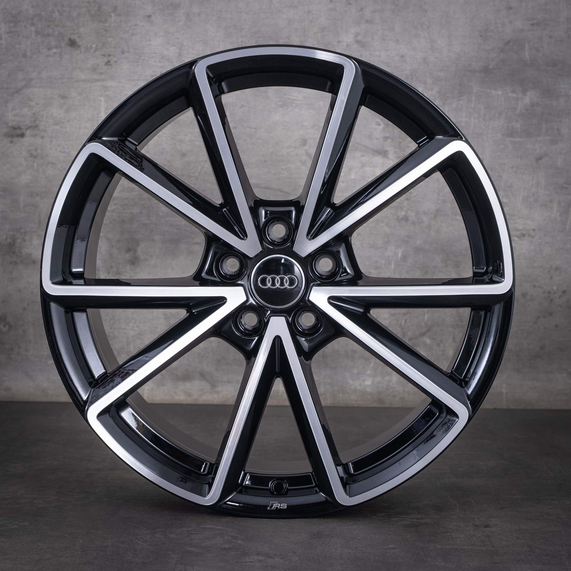 Original Audi A4 S4 Felgen 19 Zoll B9 8W 8W0601025BD schwarz front glanzgedreht NEU
