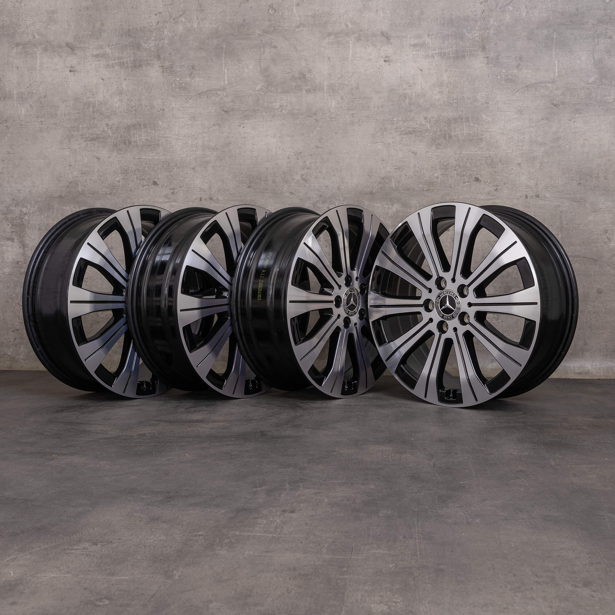 Alkuperäiset Mercedes Benz EQA EQB vanteet 18 tuuman H243 X243 A2434010000 musta kiillotettu.