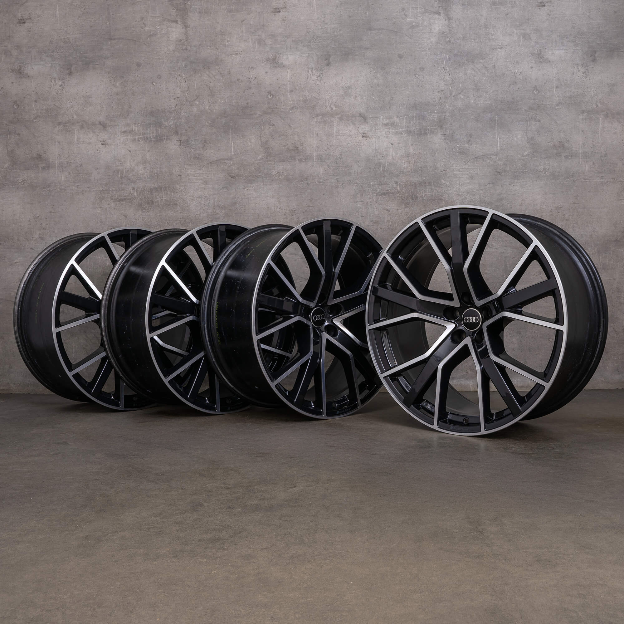 Originální disky Audi Q8 SQ8 22 palců 4M8 4M8601025Q černé leštěné
