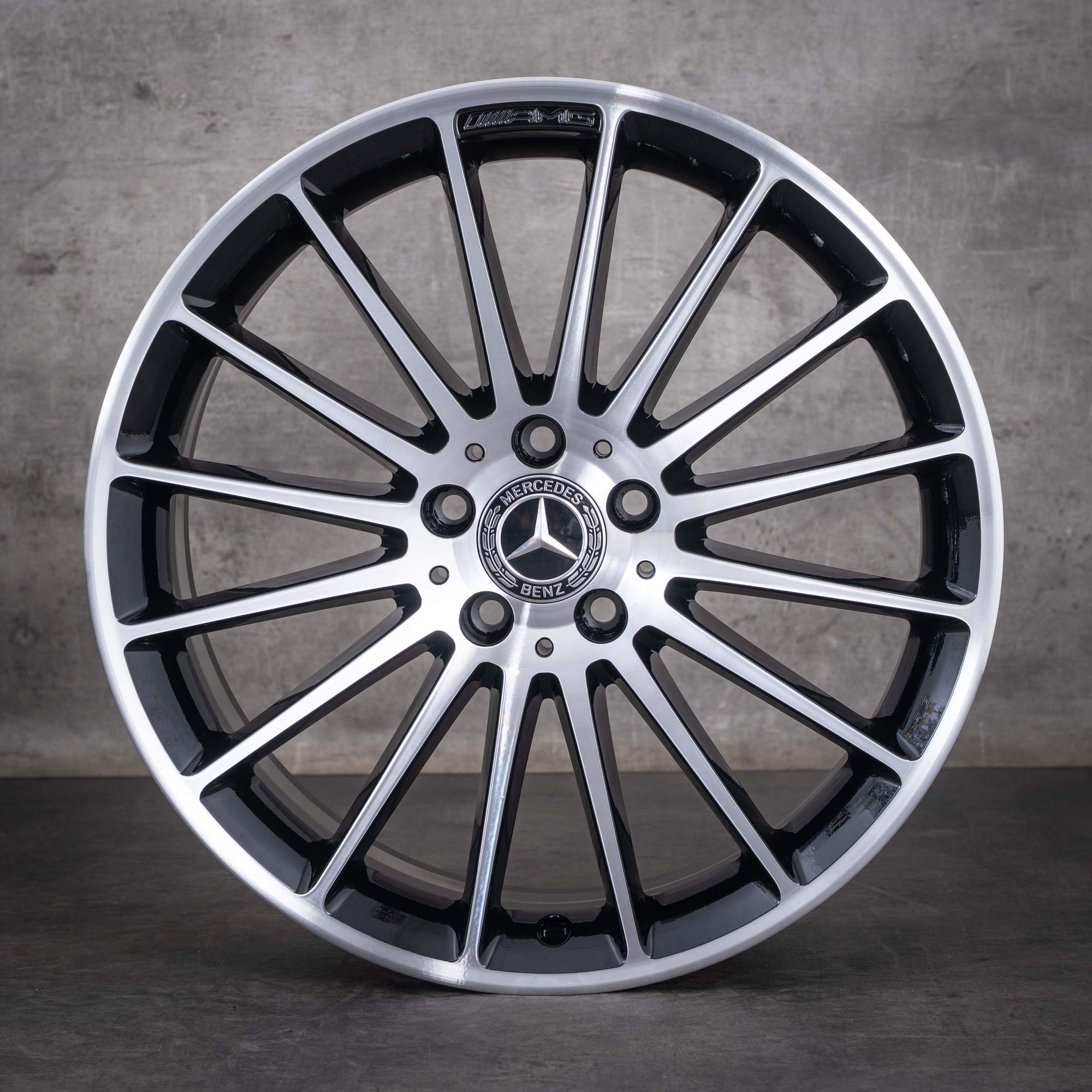 Original Mercedes Benz A-Klasse A 45 CLA 45 AMG Winterräder 19 Zoll W176 C117 X117 Felgen A1764010502 schwarz Front glanzgedreht NEU
