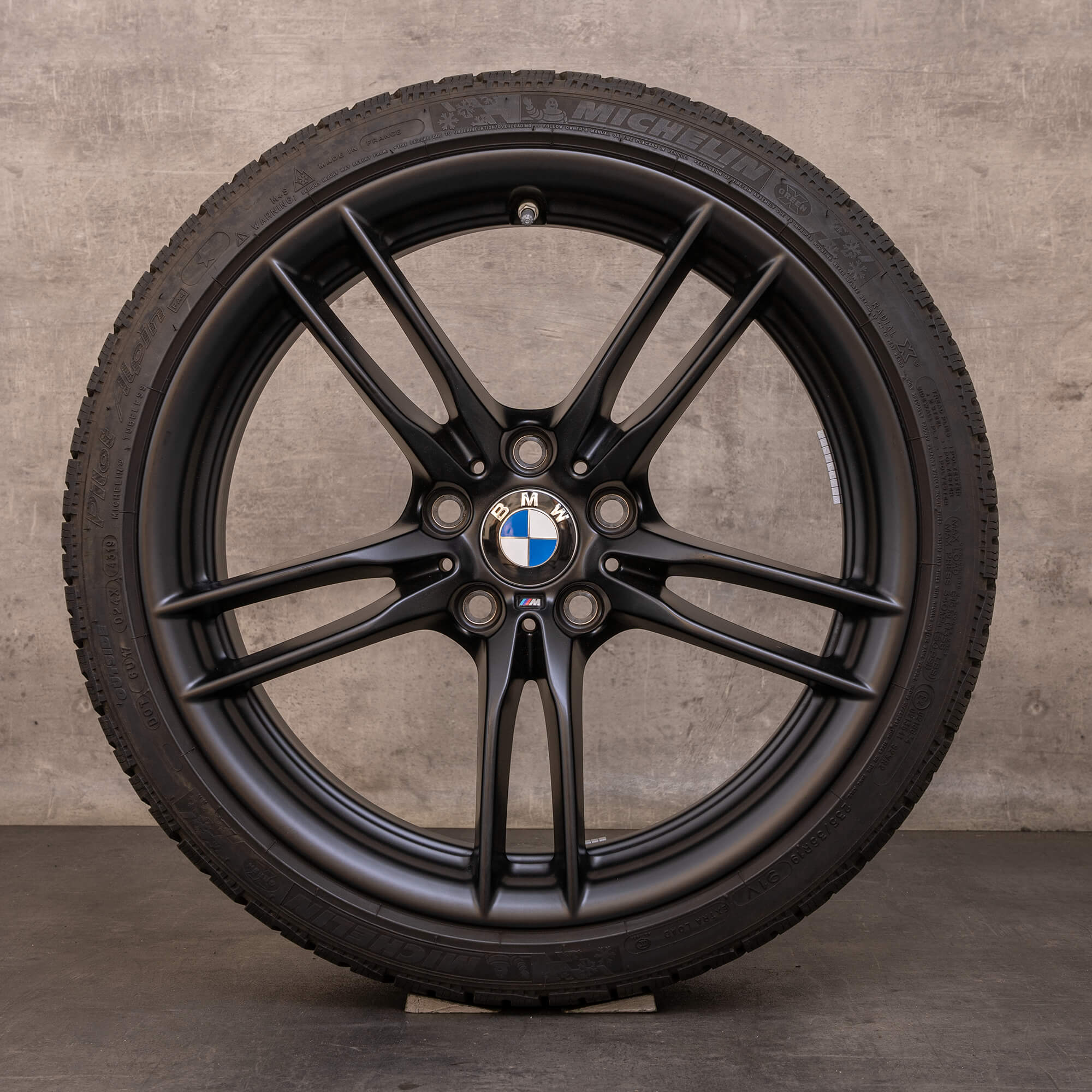 Alkuperäiset BMW M2 talvirenkaat 19 tuuman F87 vanteet muotoilu 641 M 2284907 2284908 musta matta
