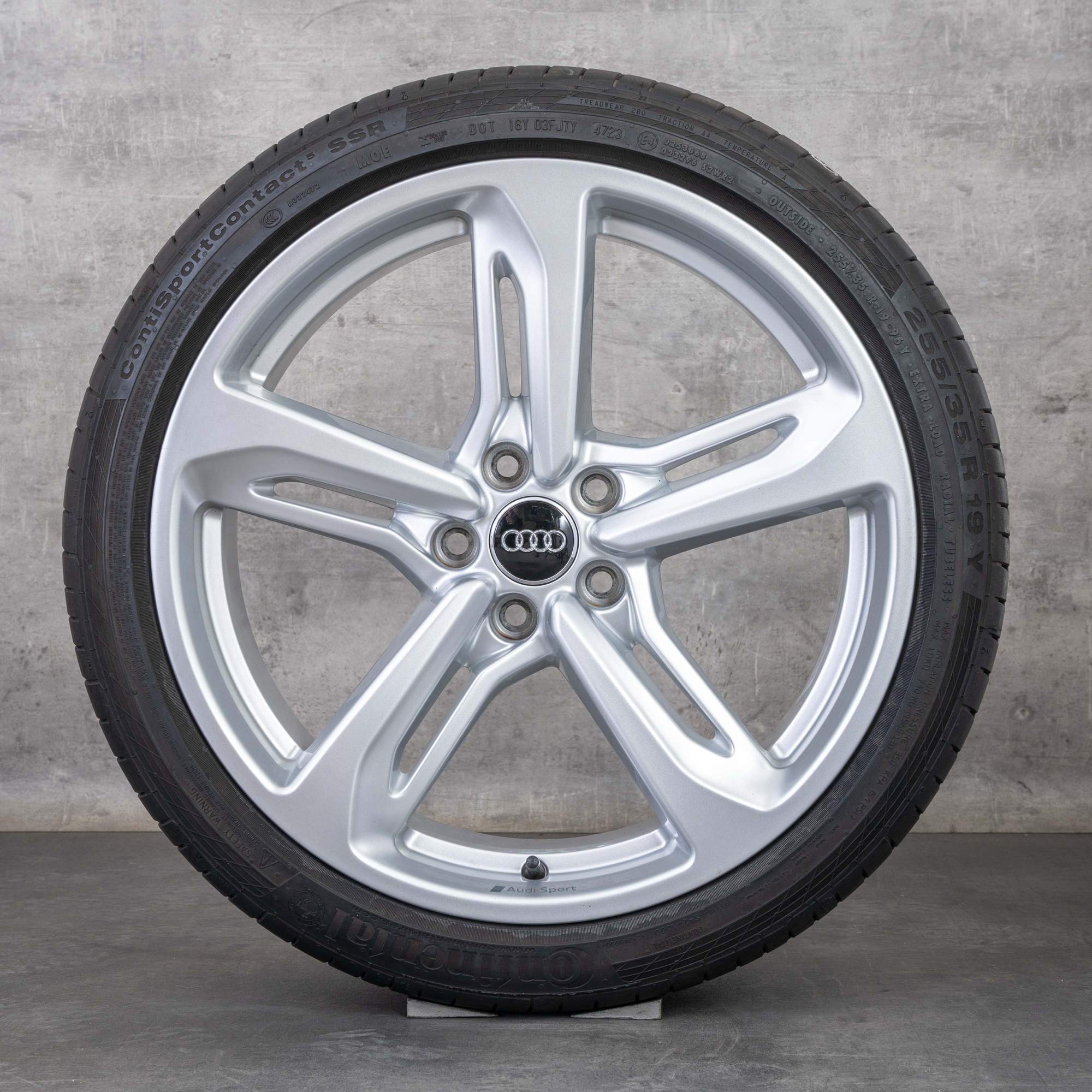 Alkuperäiset Audi A5 S5 vanteet 19 tuuman F5 8W B9 kesäpyörät 8W0601025CD Blade Design hopea kiiltävä