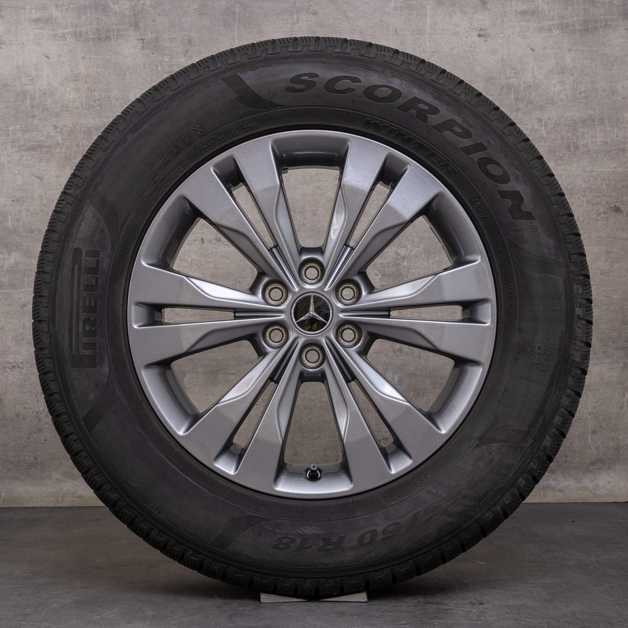 Originalní zimní pneu s disky Mercedes Benz Třída X 18 palcové ráfky W470 N83801 šedá
