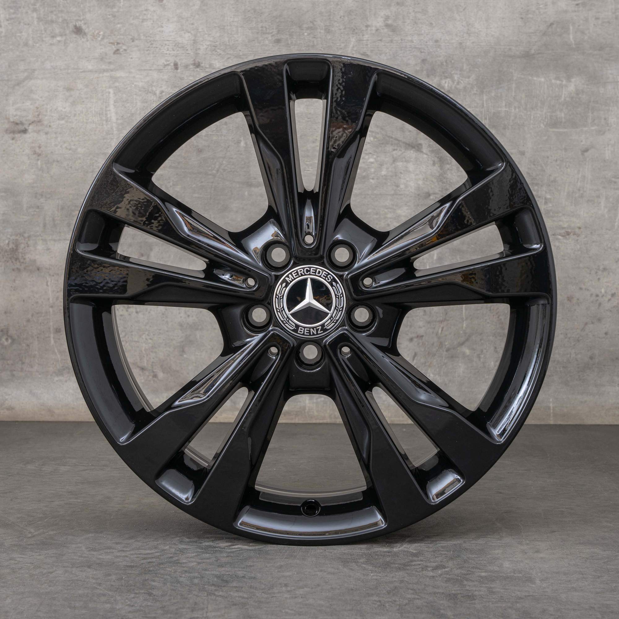 Alkuperäiset Mercedes-Benz C-sarjan 18 tuuman vanteet W205 S205 C205 A205 kesärenkaat A2054012802 kiiltävä musta