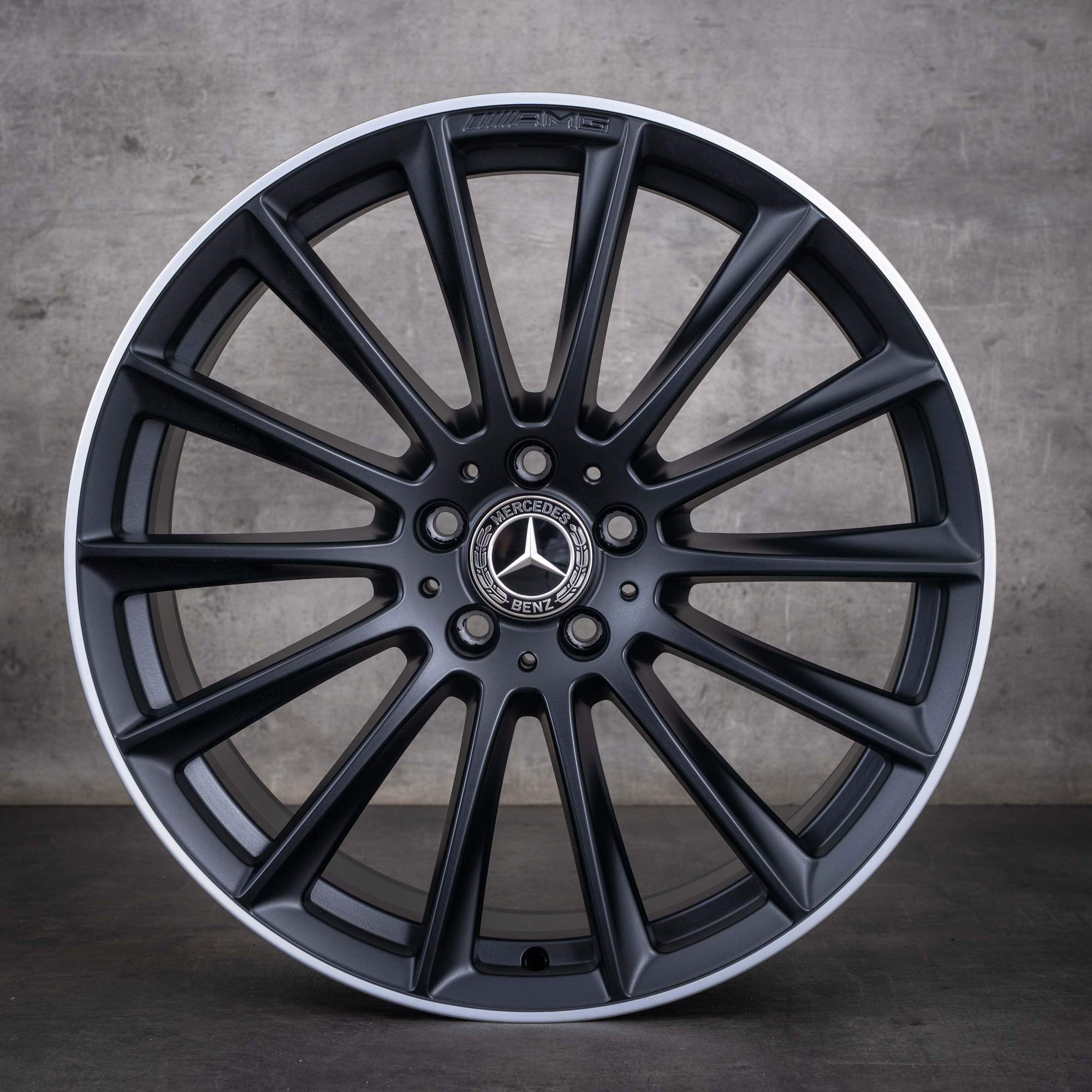 Originální disky Mercedes-Benz Třídy S AMG 20 palců W223 V223 X223 letní kola A2234011500 A2234011600 černé matné s diamond cut NOVÉ