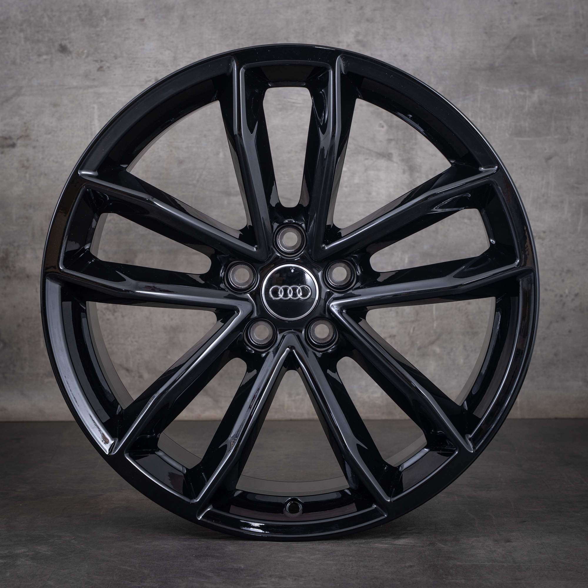 Oryginalne felgi Audi A5 S5 19 cali F5 8W B9 8W0601025DF Cavo Design, czarne z połyskiem