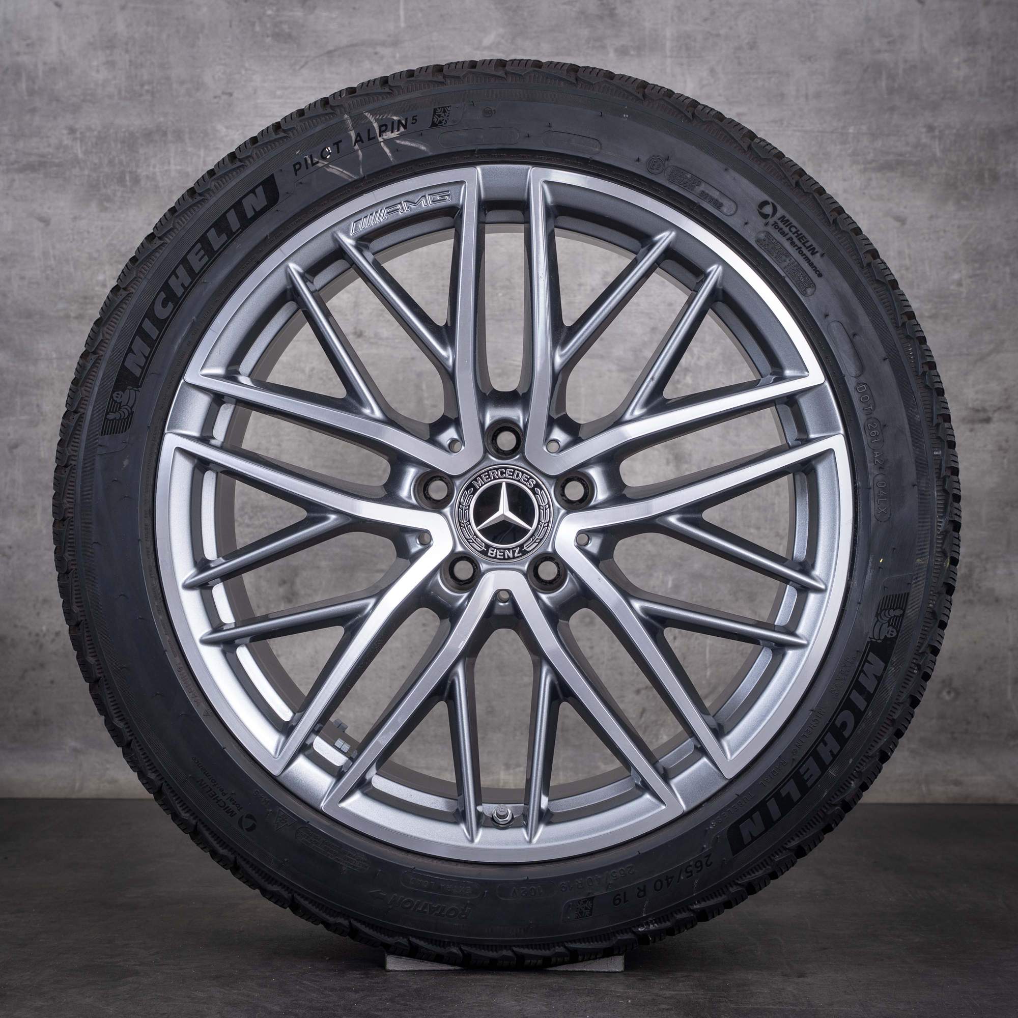 Alkuperäiset Mercedes-Benz C-sarjan 63 AMG E Performance talvirenkaat 19 tuuman S206-vanteet A2064012900 A2064012400 titaaninharmaa diamond cut-viimeistely