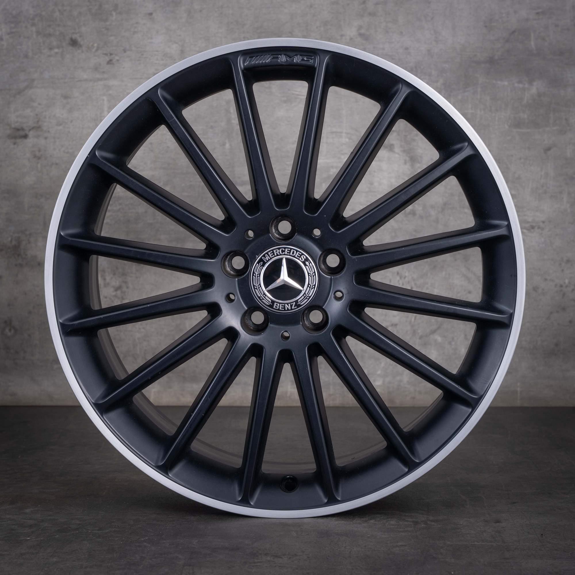 Originale Mercedes-Benz A-Klasse A 45 CLA 45 AMG-fælge 19 tommer W176 C117 X117 A1764010502 sort mat med diamond cut-kant