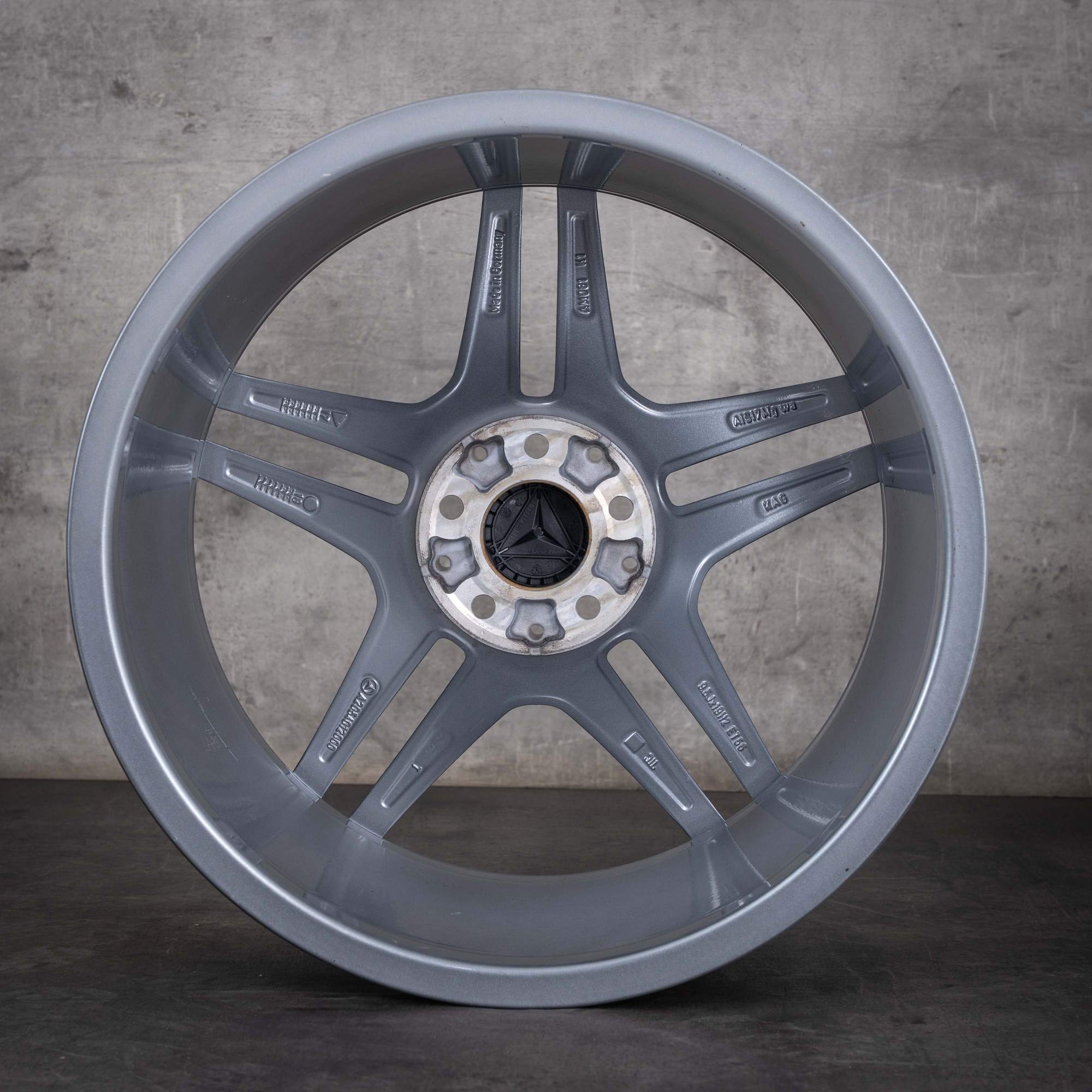 Jantă originală Mercedes-Benz AMG Clasa C 19 inch W205 S205 A2054012000, culoare himalaya grey, jantă diamantată