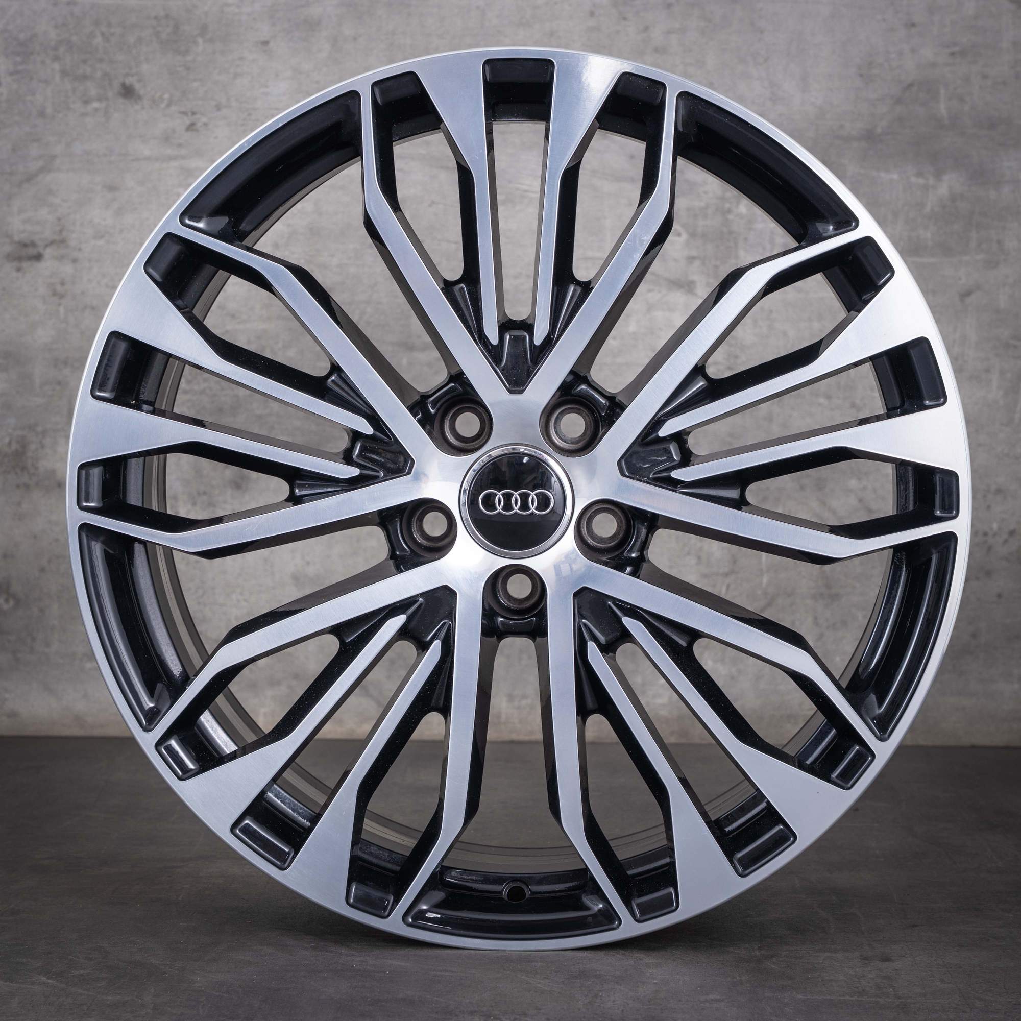 Oryginalne felgi Audi A6 S6 20 cali 4G C7 4G0601025CR czarne, Polerowane na wysoki połysk