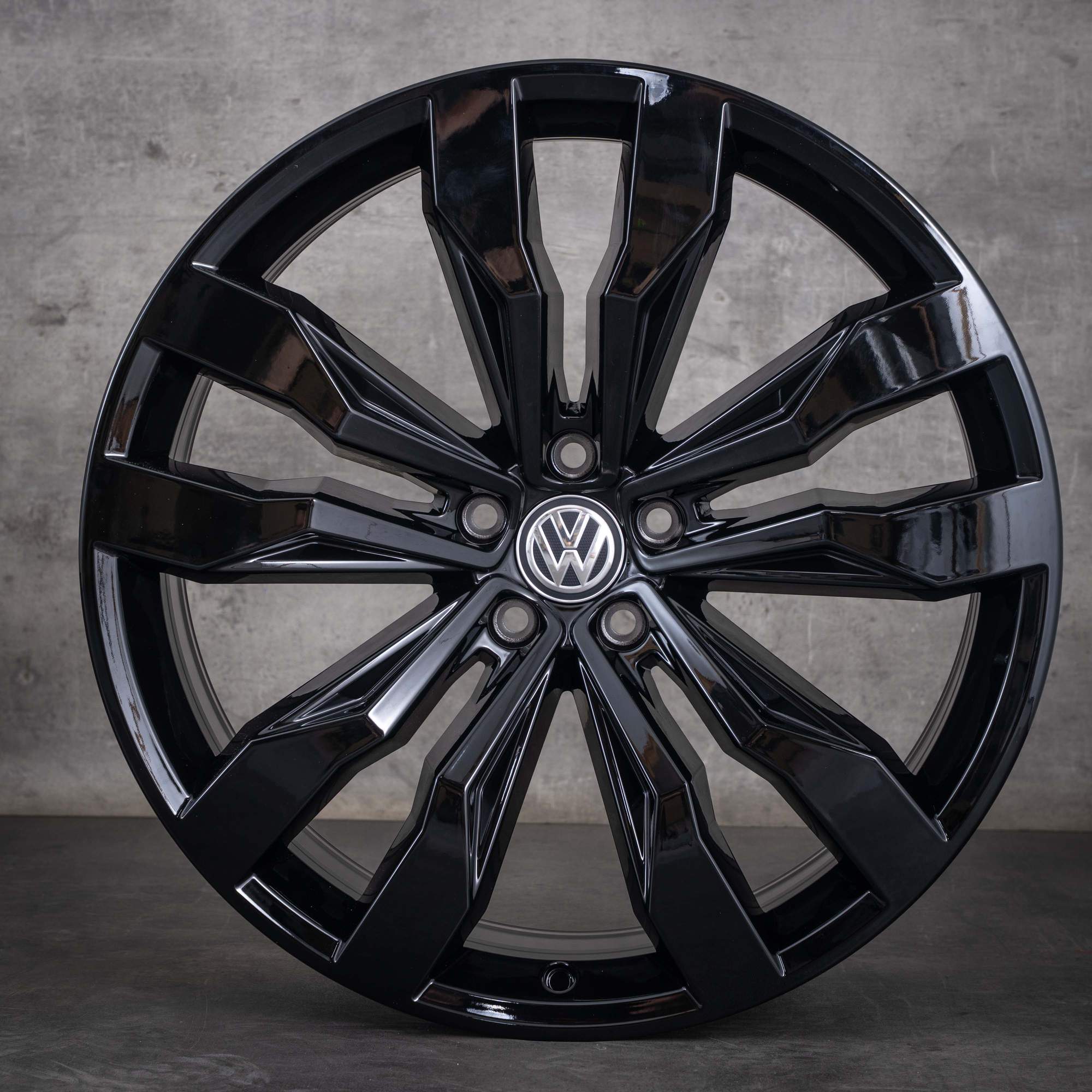 Aito VW Atlas Talagon Tavebdor Teramont vanteet 21 tuuman Suzuka musta kiiltävä