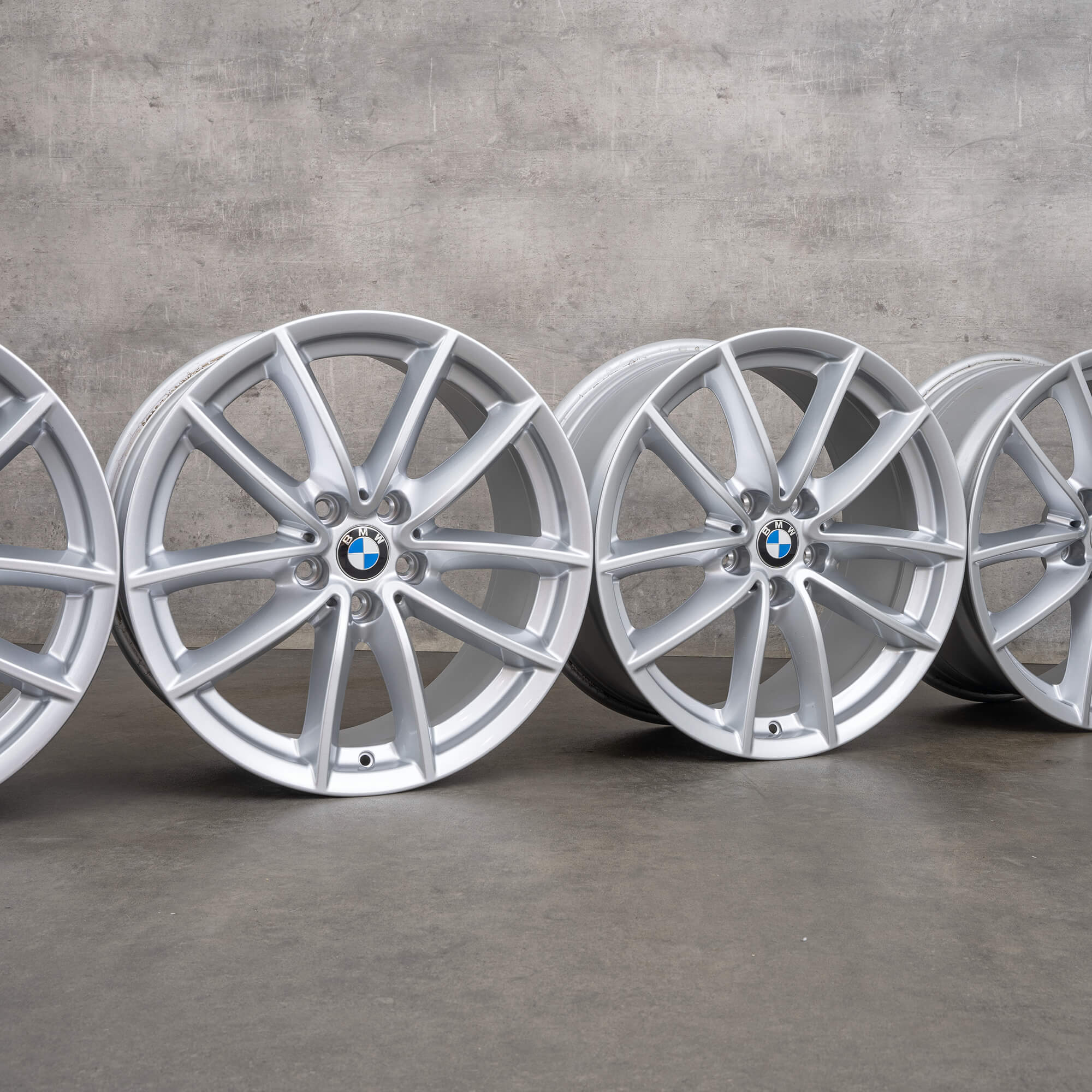 OEM BMW X5 X6 Rims 18 inch G05 G06 Styling 618 V-spoke 6880684 silver NEW